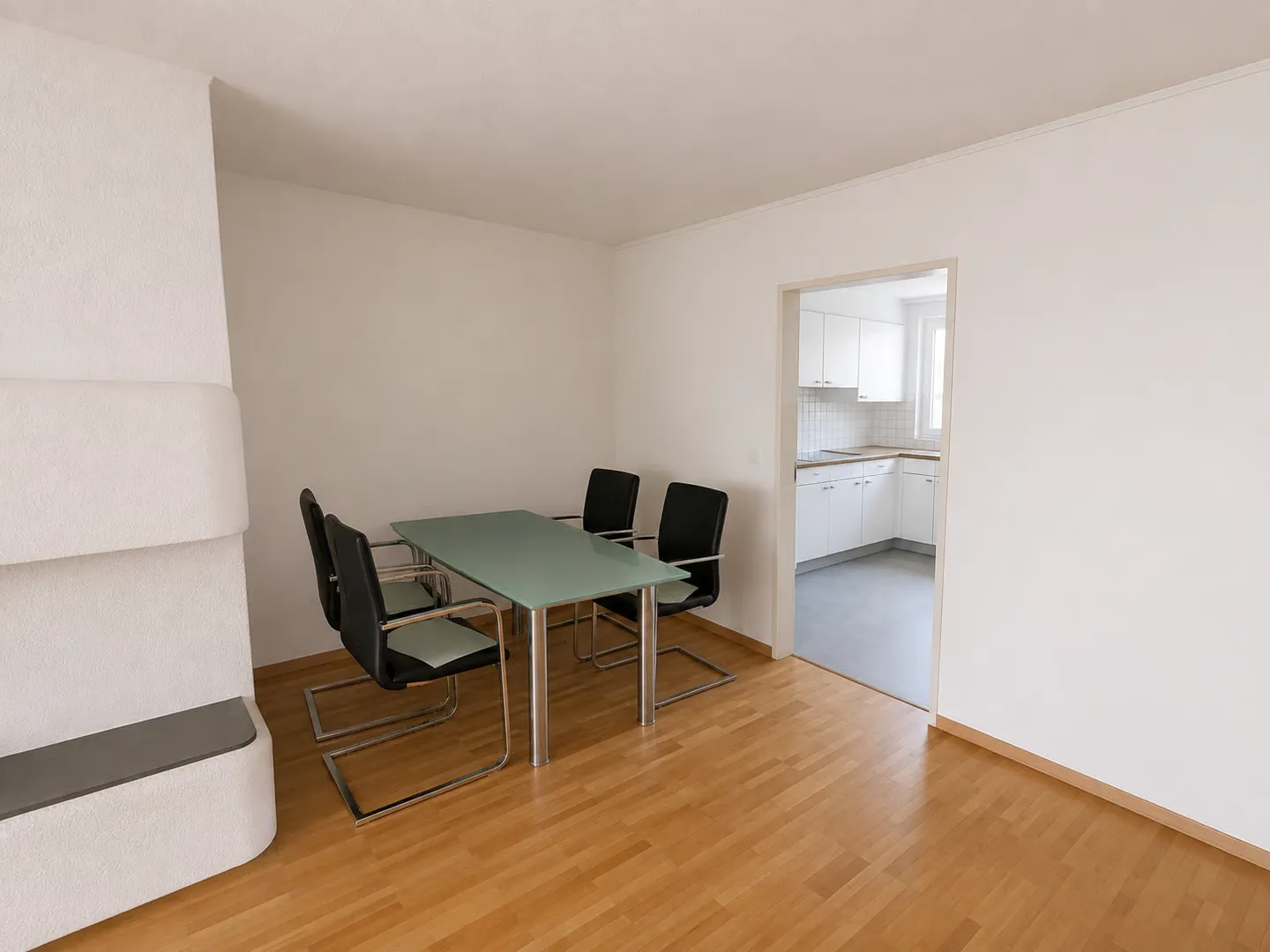 Grosszügige 4-Zimmer-Wohnung mit Cheminée - Foto 4 von 12