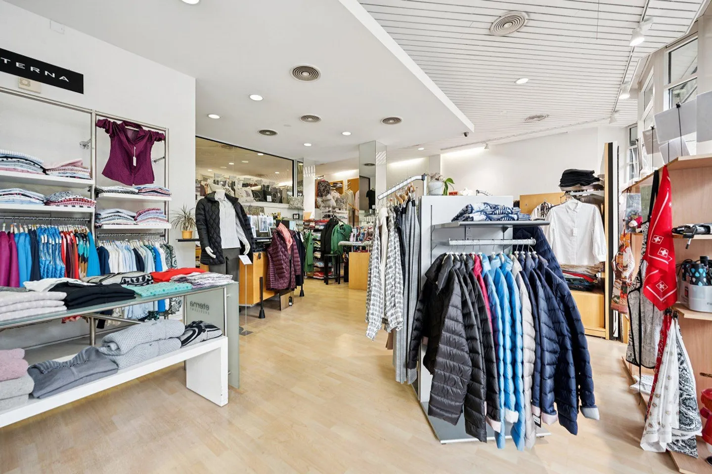 Espace commercial attrayant avec une visibilité optimale - Photo 4 sur 7