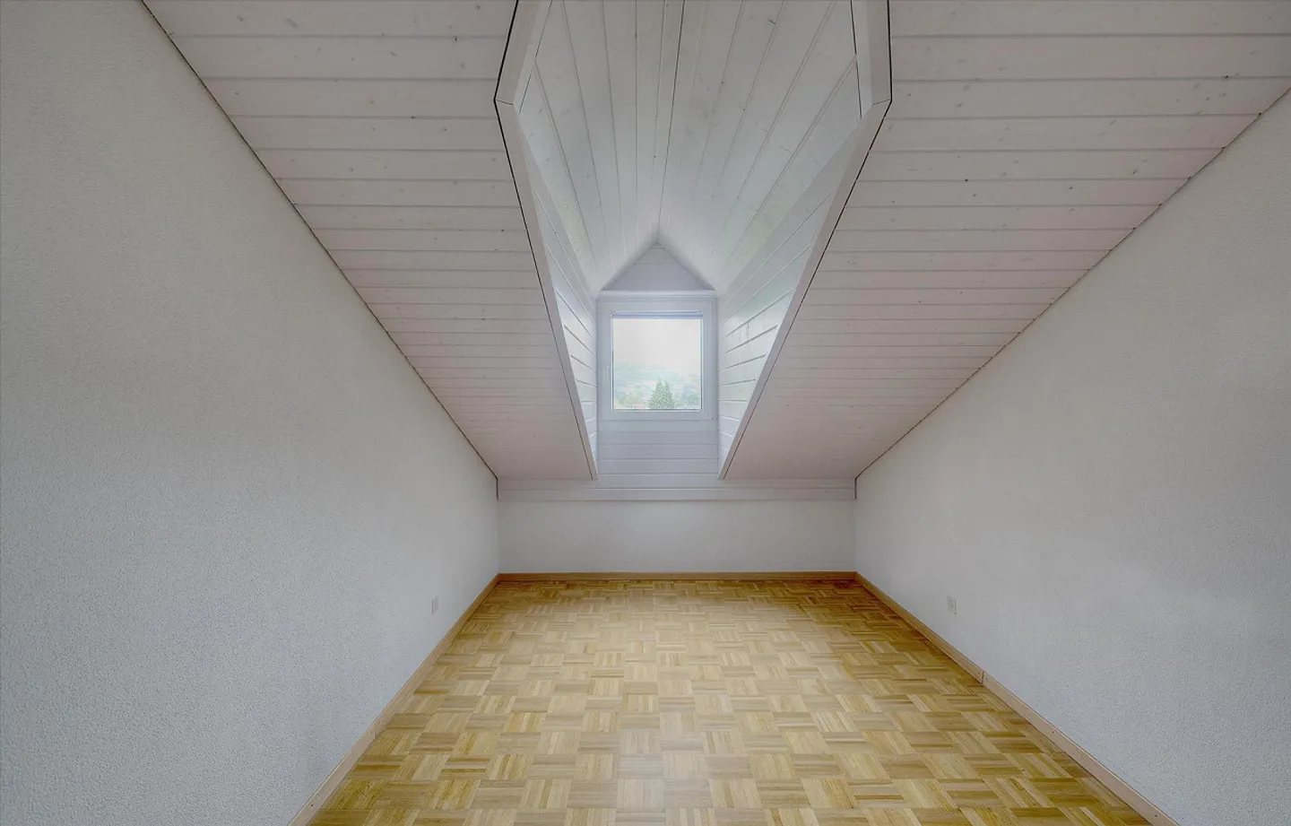 Attic apartment with a lot of charm! - Photo 7 of 9