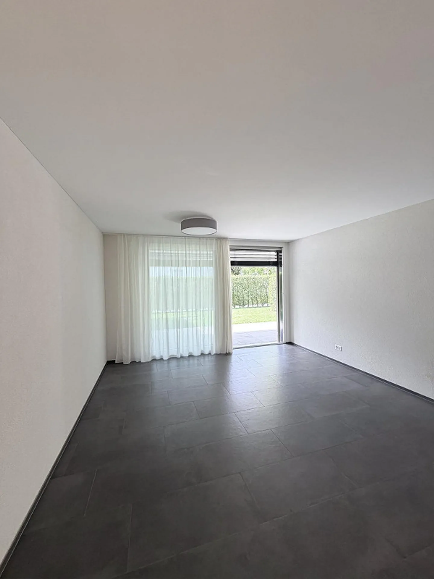 2.5 Room Apartment on the Ground Floor in a Central, Quiet Location - Photo 5 of 8