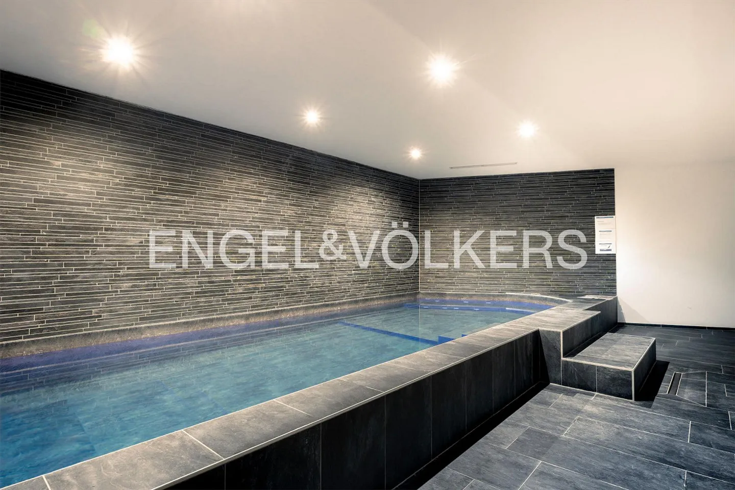 Refinement and relaxation directly by the lake - Photo 9 of 13