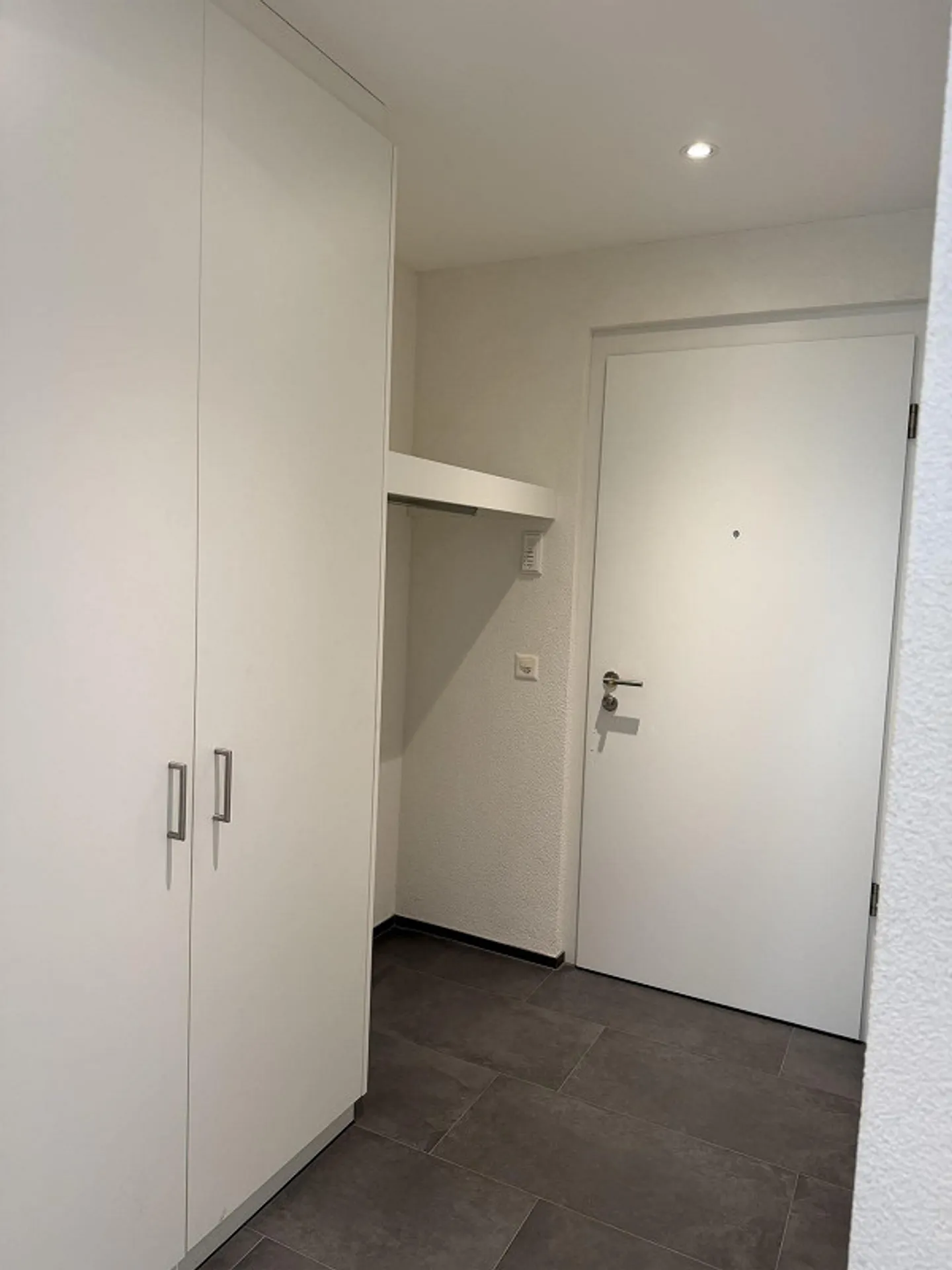 2.5 Room Apartment on the Ground Floor in a Central, Quiet Location - Photo 3 of 8