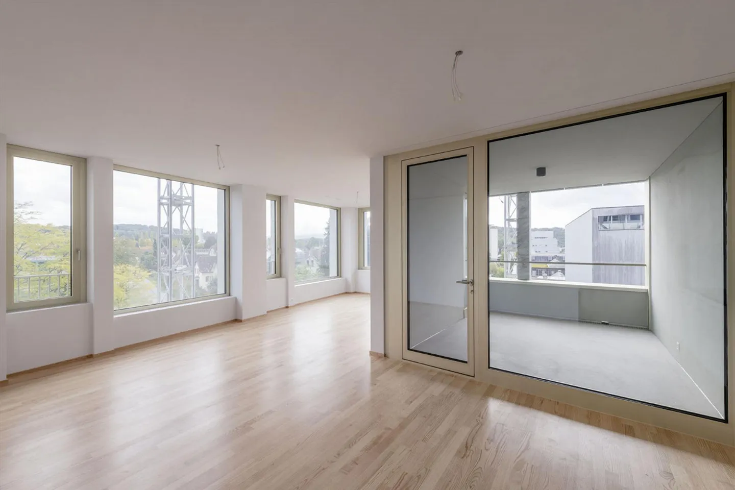 Appartement lumineux de 3,5 pièces au 6ème étage 06.06 - Photo 2 sur 5