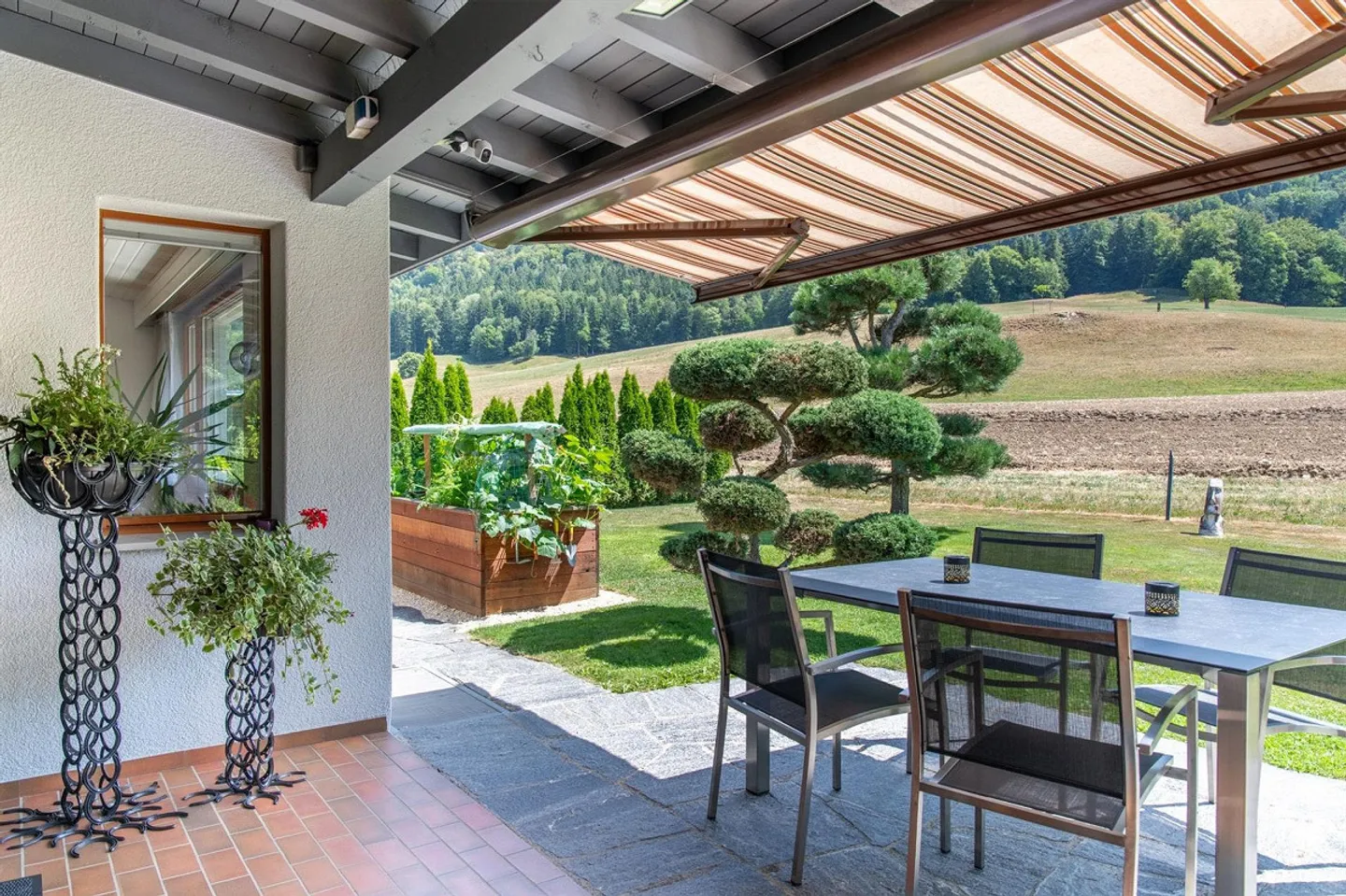 Exklusives Zuhause mit vielseitigem Anbau - Foto 11 von 13