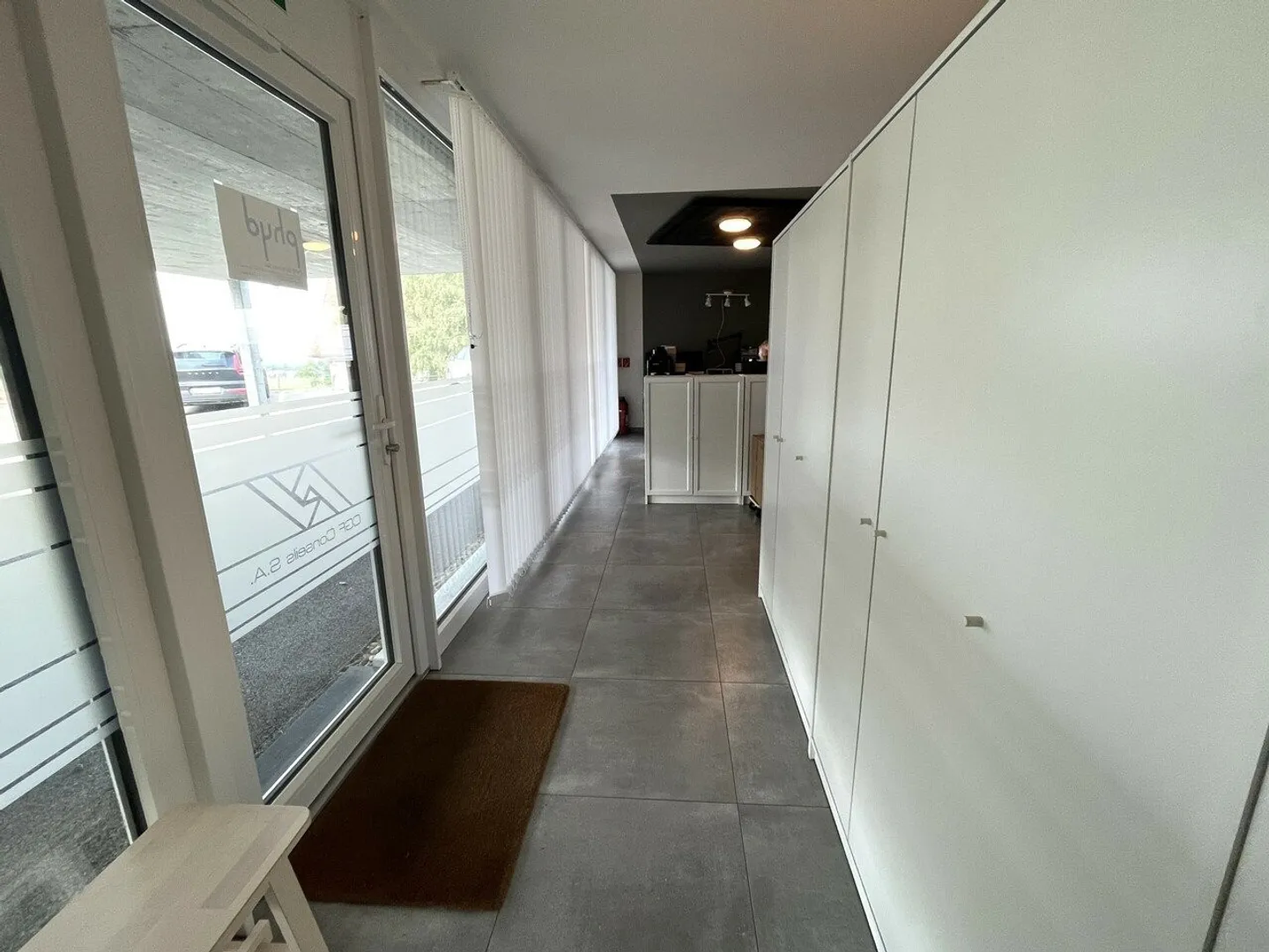 Commercial space / offices of 93m2 in Poliez-le-Grand - Photo 2 of 11