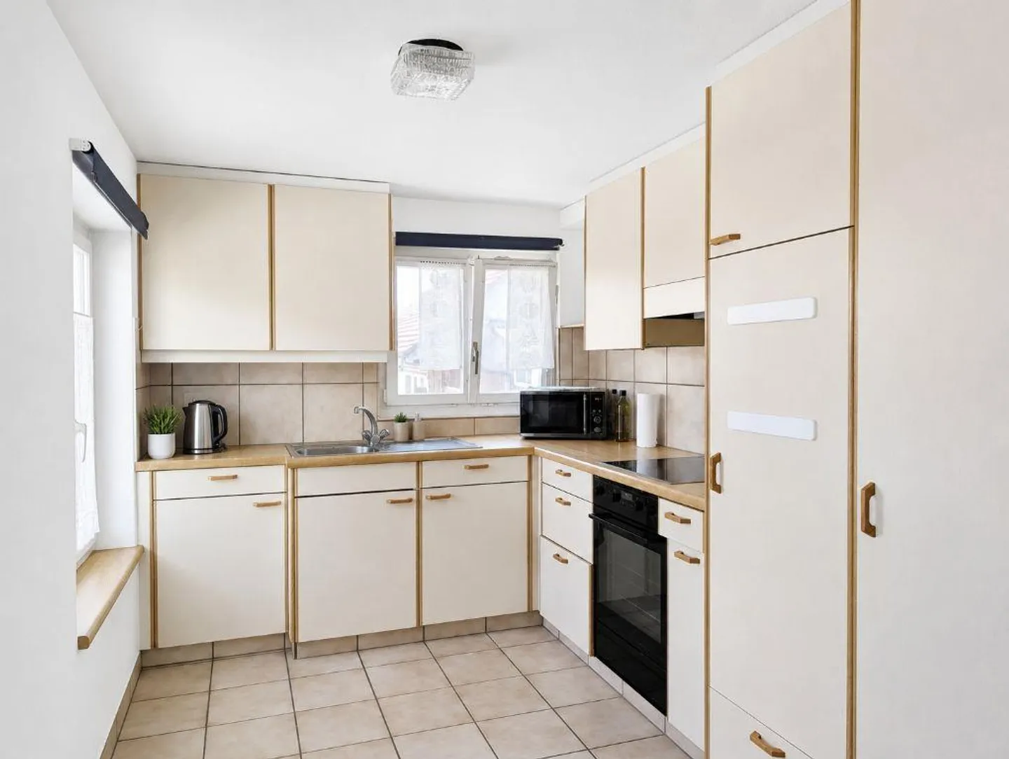 SINGLE APARTMENT | BRIGHT | COZY - Photo 2 of 5