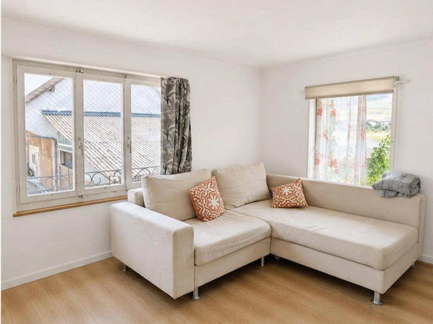 SINGLE APARTMENT | BRIGHT | COZY - Photo 4 of 5