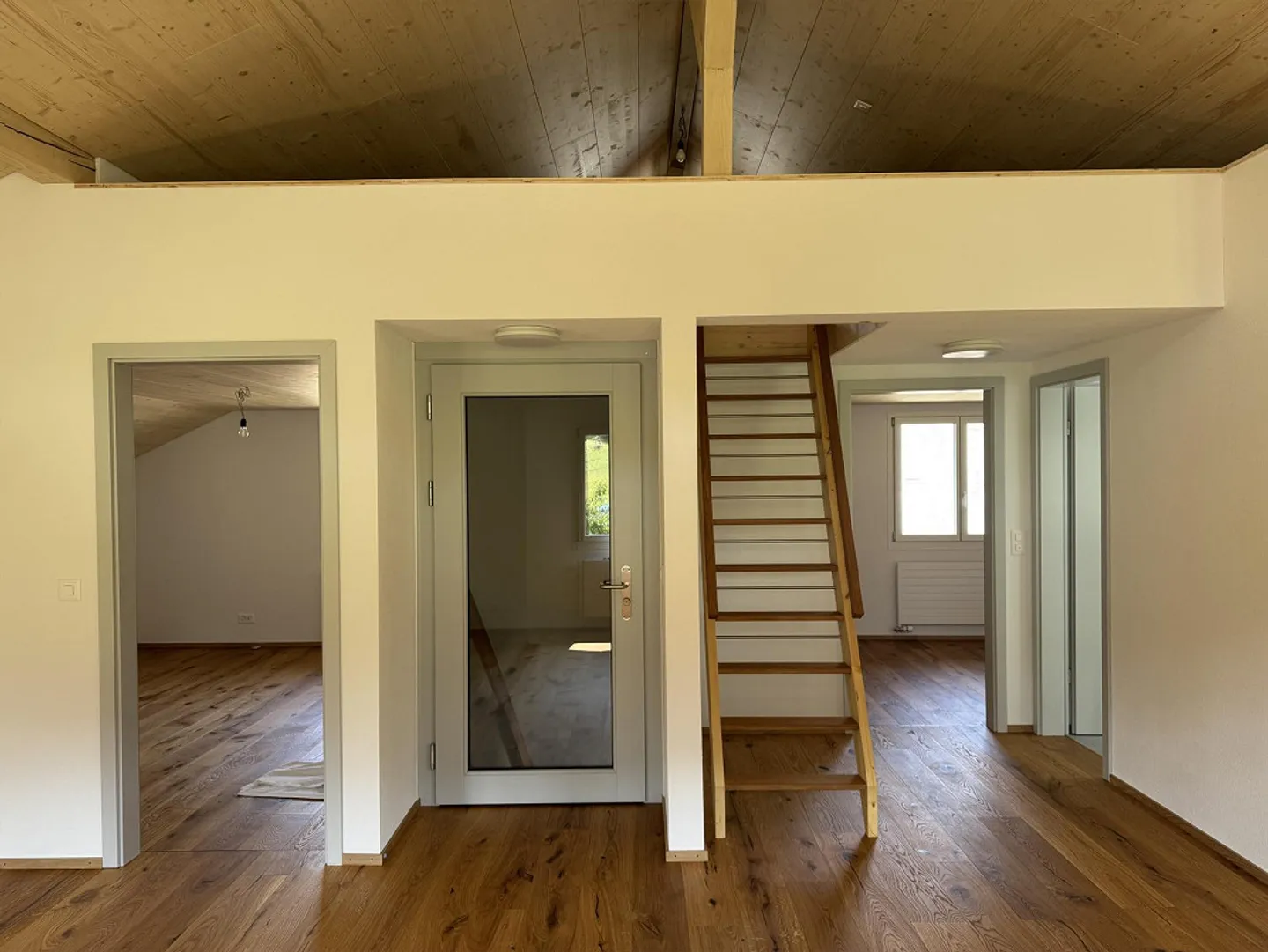 3.5 Room Apartment - Photo 2 of 7