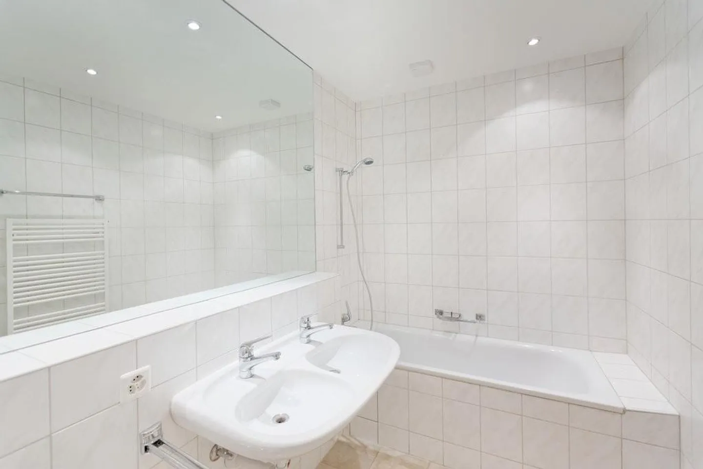 Spacious Attic with Generous Rooftop Terrace in Schlieren - Photo 9 of 12