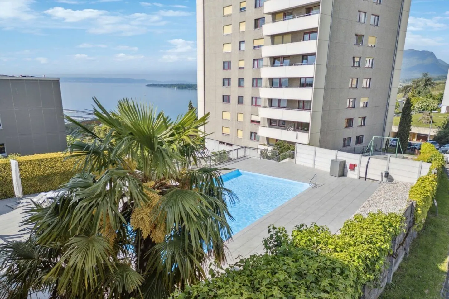 GRANDE APPARTAMENTO CON VISTA SUL LAGO - Foto 1 di 8