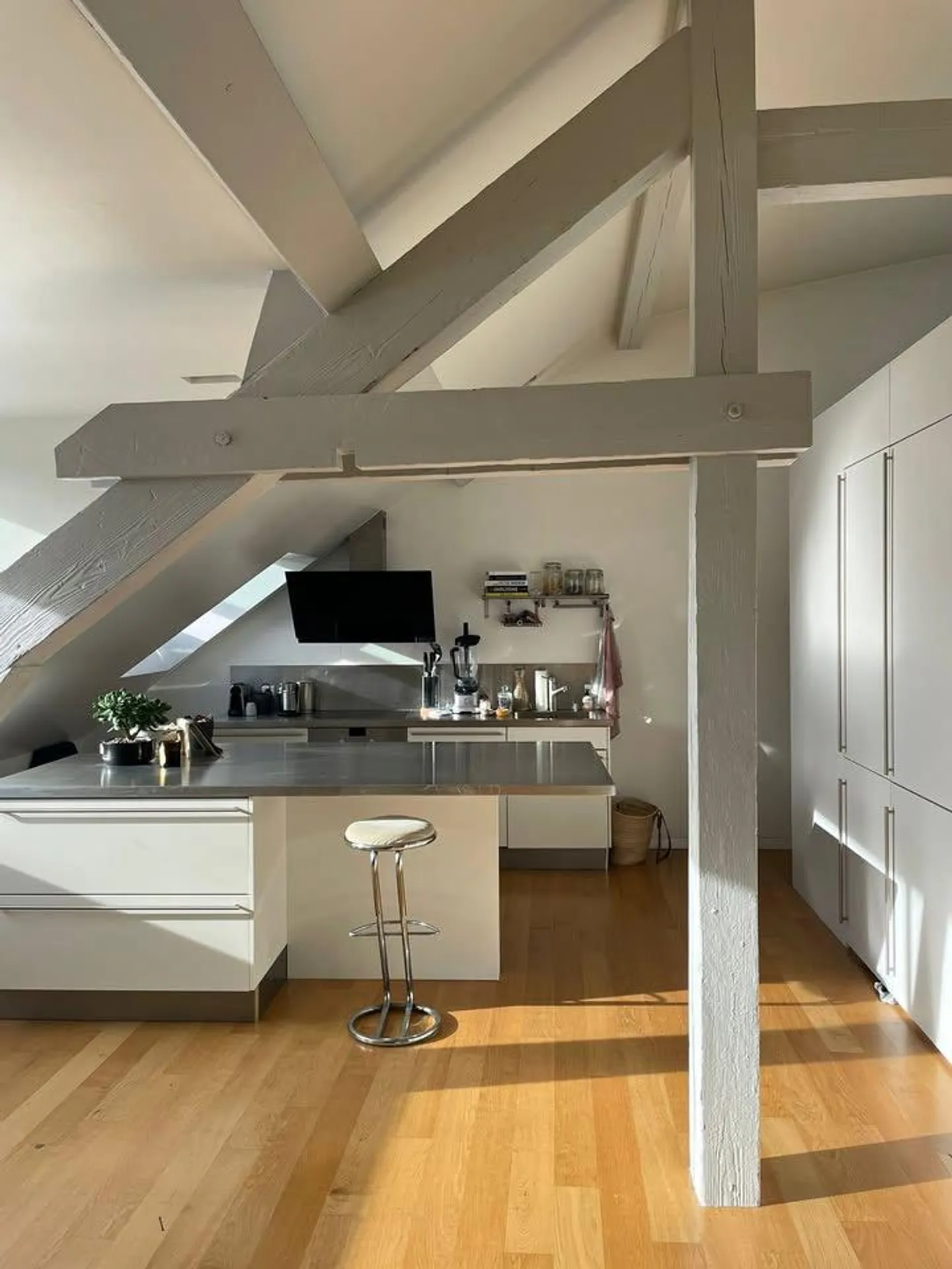Bellissimo appartamento mansardato di 3 stanze - Foto 1 di 6