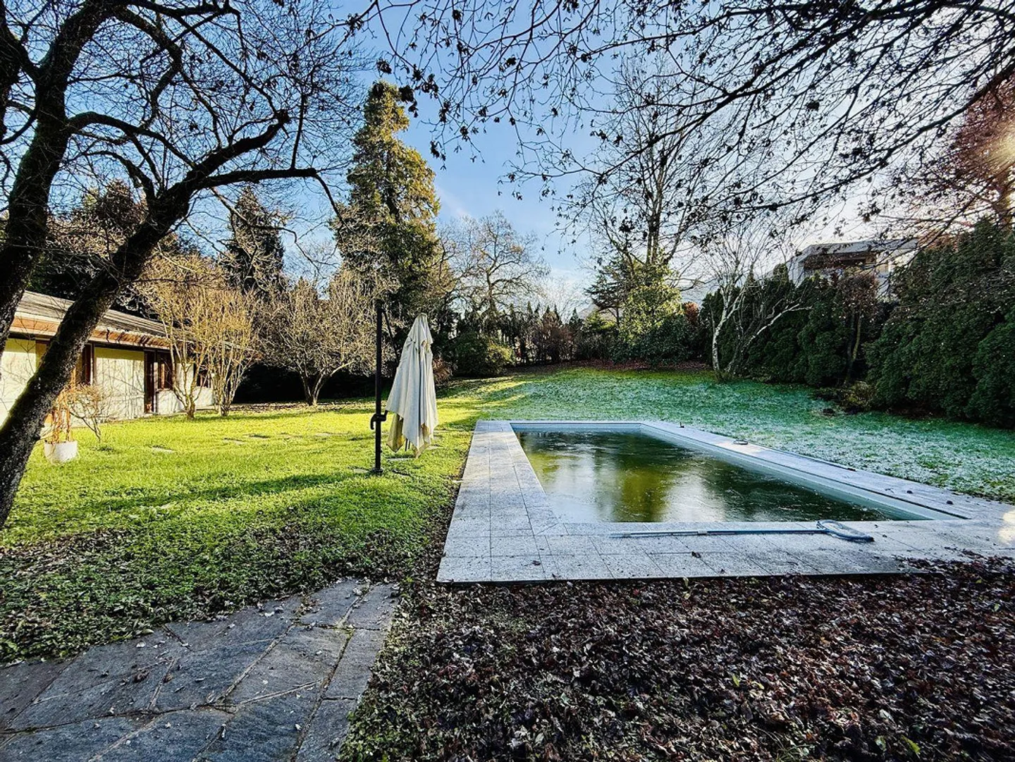 Villa élégante avec piscine et jardin privé à Gentilino - Photo 1 sur 13