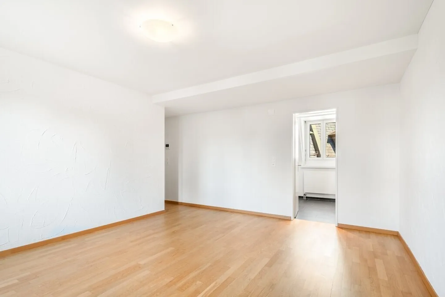 Recently renovated city apartment right by the train station/market square Oerlikon! - Photo 6 of 7