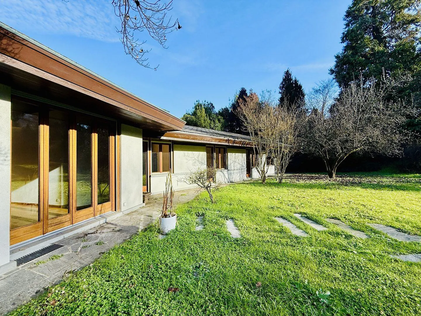 Villa élégante avec piscine et jardin privé à Gentilino - Photo 3 sur 13