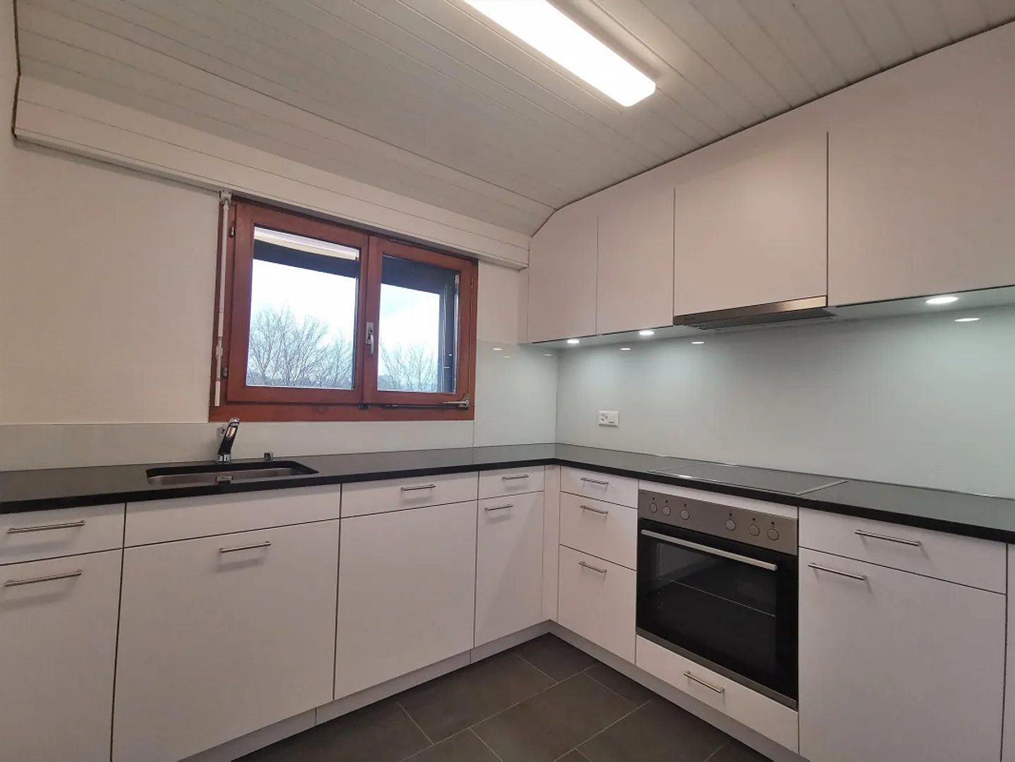 Appartamenti accoglienti di 4,5 stanze vicino al centro commerciale Telli ... - Foto 2 di 7