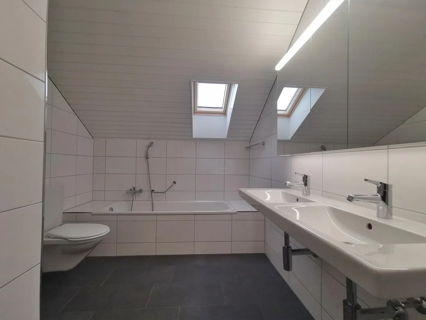 Appartamenti accoglienti di 4,5 stanze vicino al centro commerciale Telli ... - Foto 3 di 7