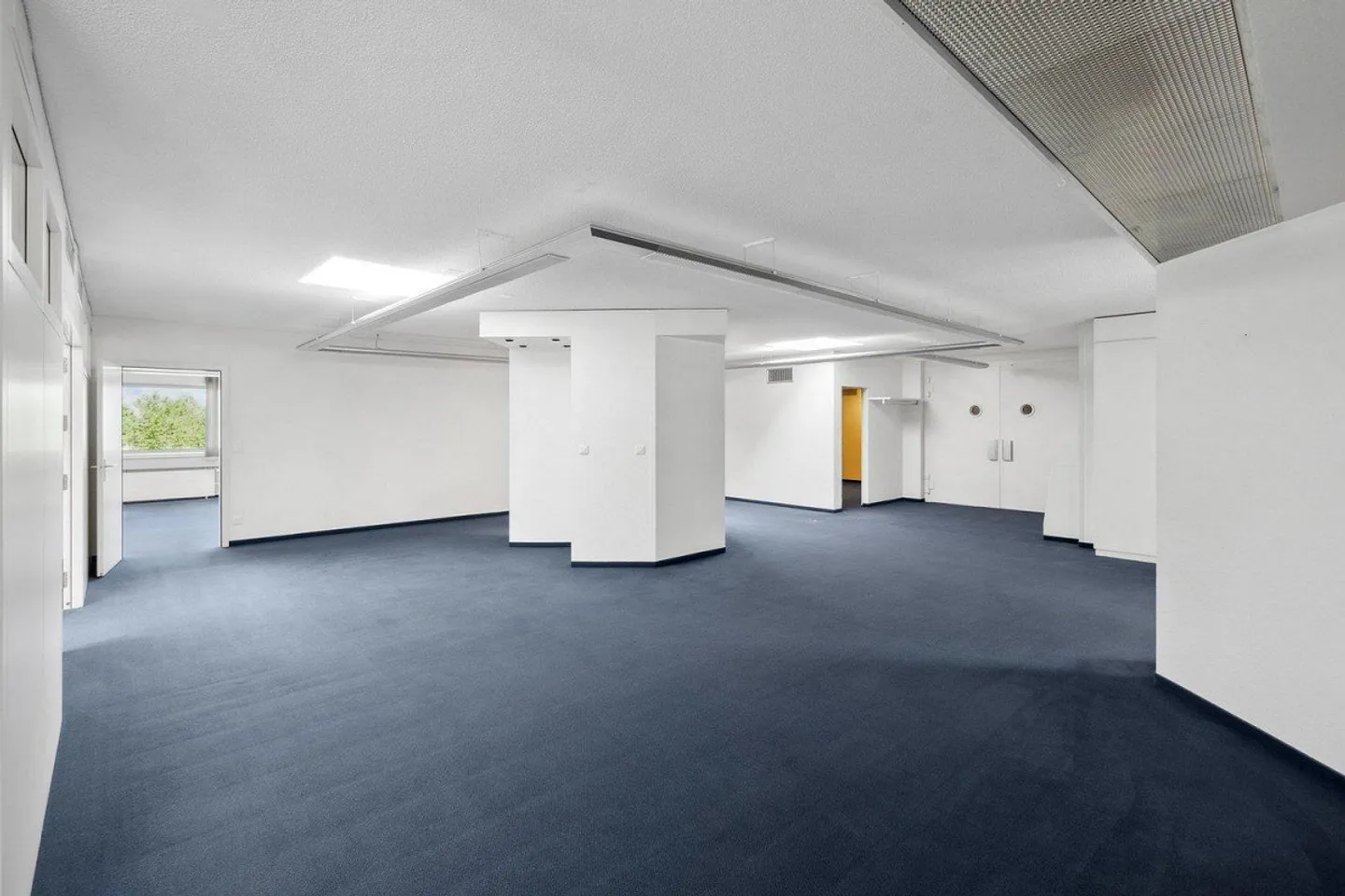 Bureaux lumineux au dernier étage - Photo 2 sur 10