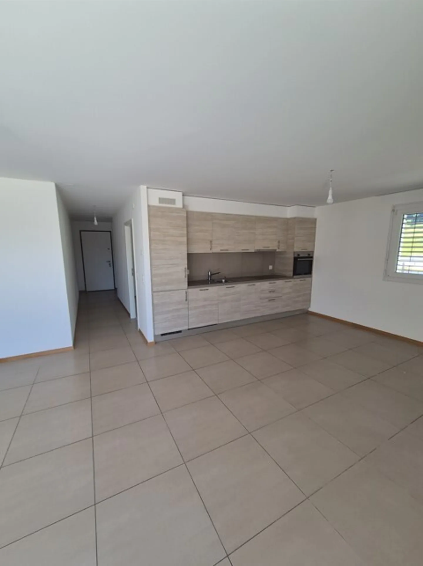 Renovated 3.5-room apartment on the 2nd floor - Photo 2 of 7