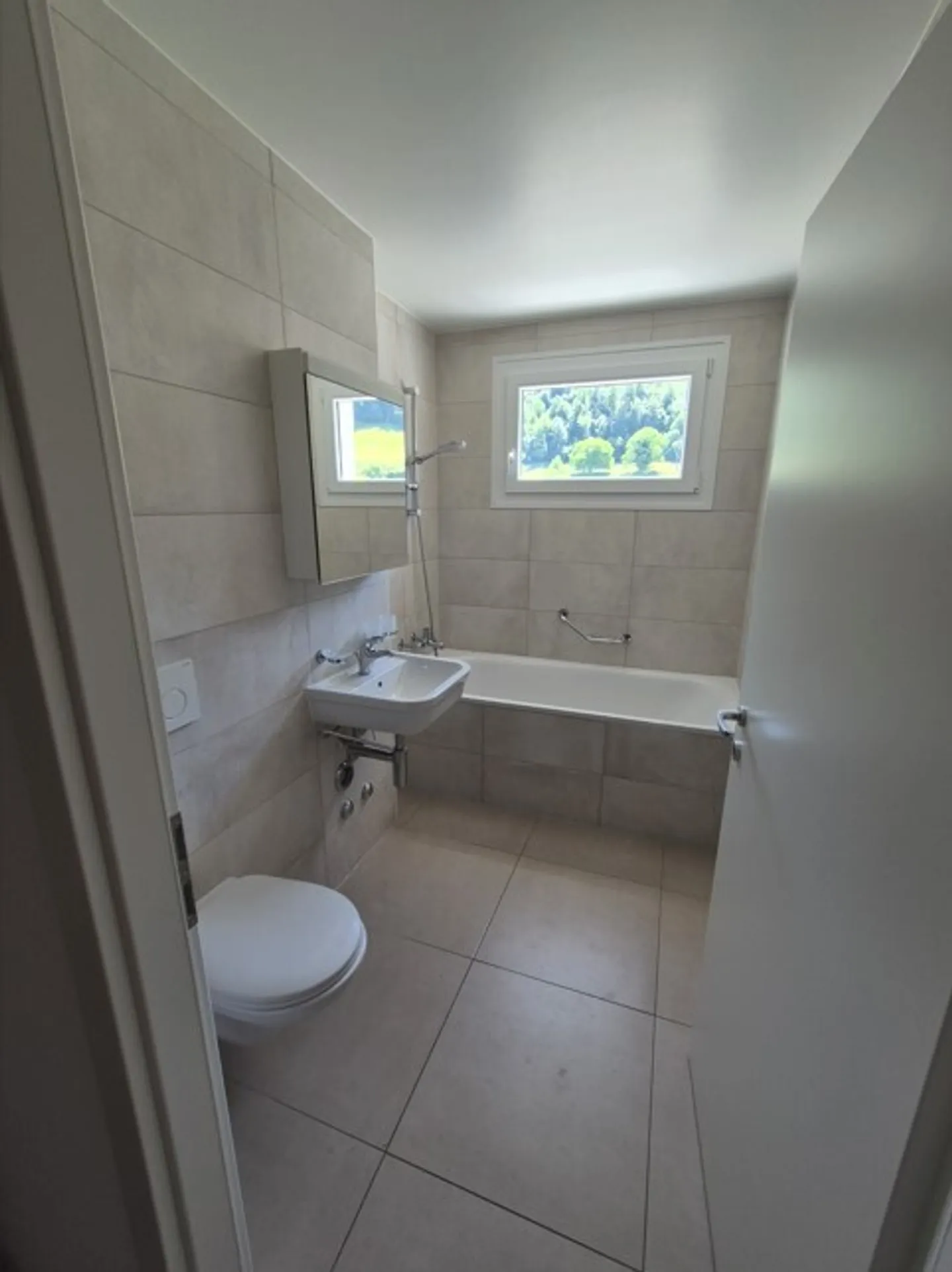 Renovated 3.5-room apartment on the 2nd floor - Photo 7 of 7