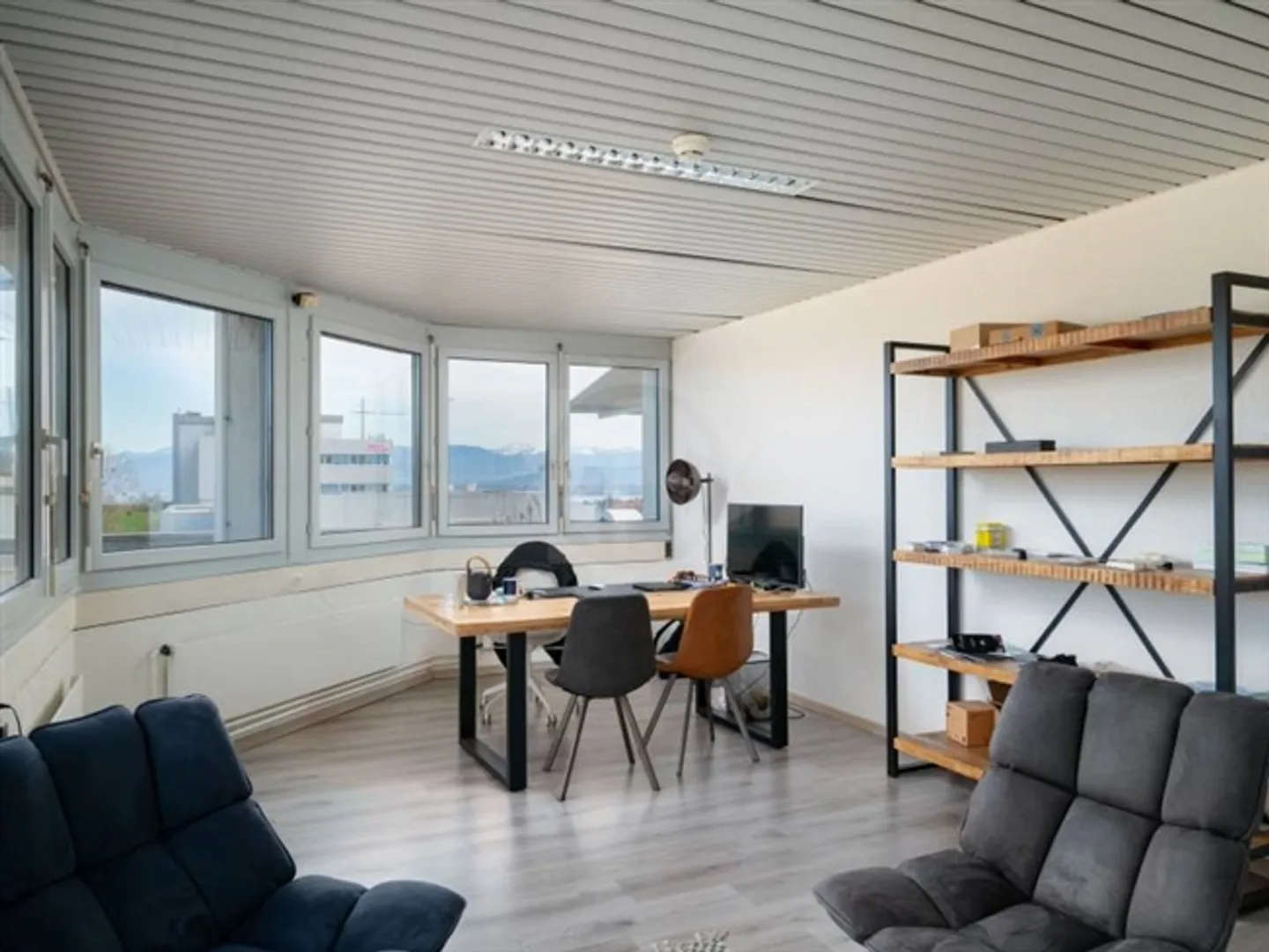 A rare investment opportunity in a dynamic sector - Photo 7 of 12