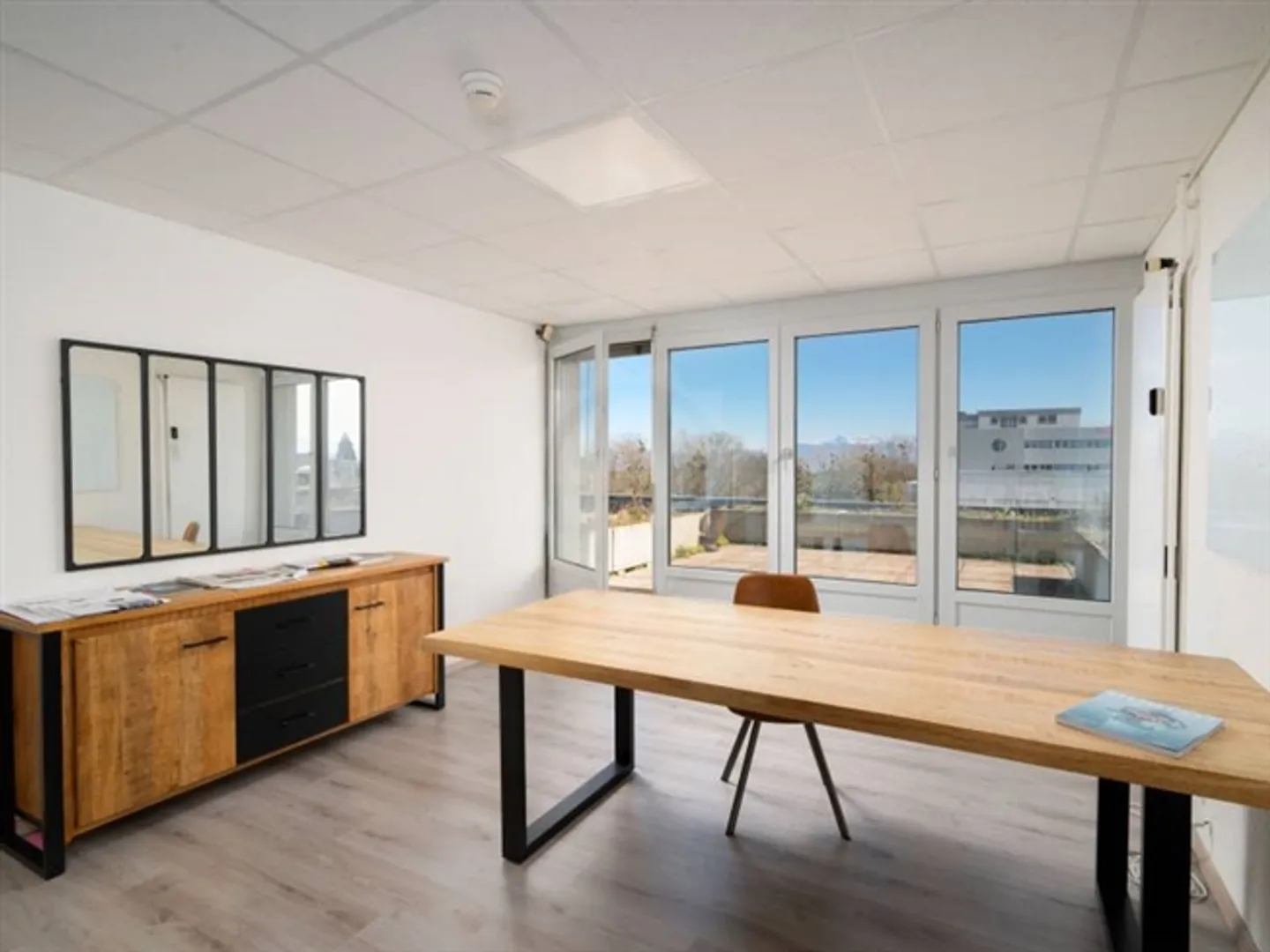 A rare investment opportunity in a dynamic sector - Photo 8 of 12