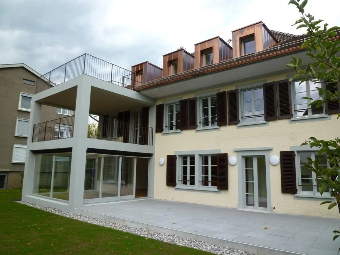 Modern 3.5-room apartment in Ostermundigen with large balcony - Photo 2 of 7