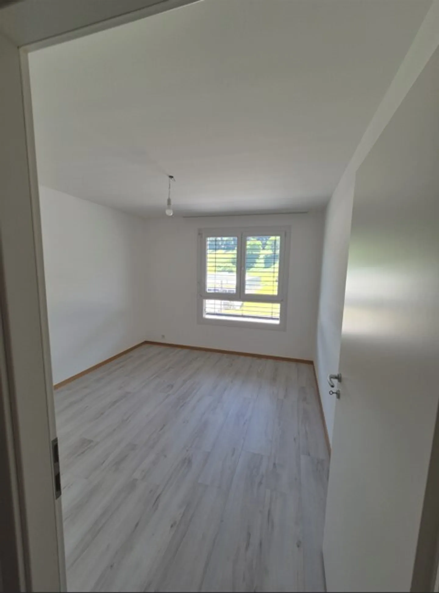 Renovated 3.5-room apartment on the 2nd floor - Photo 3 of 7