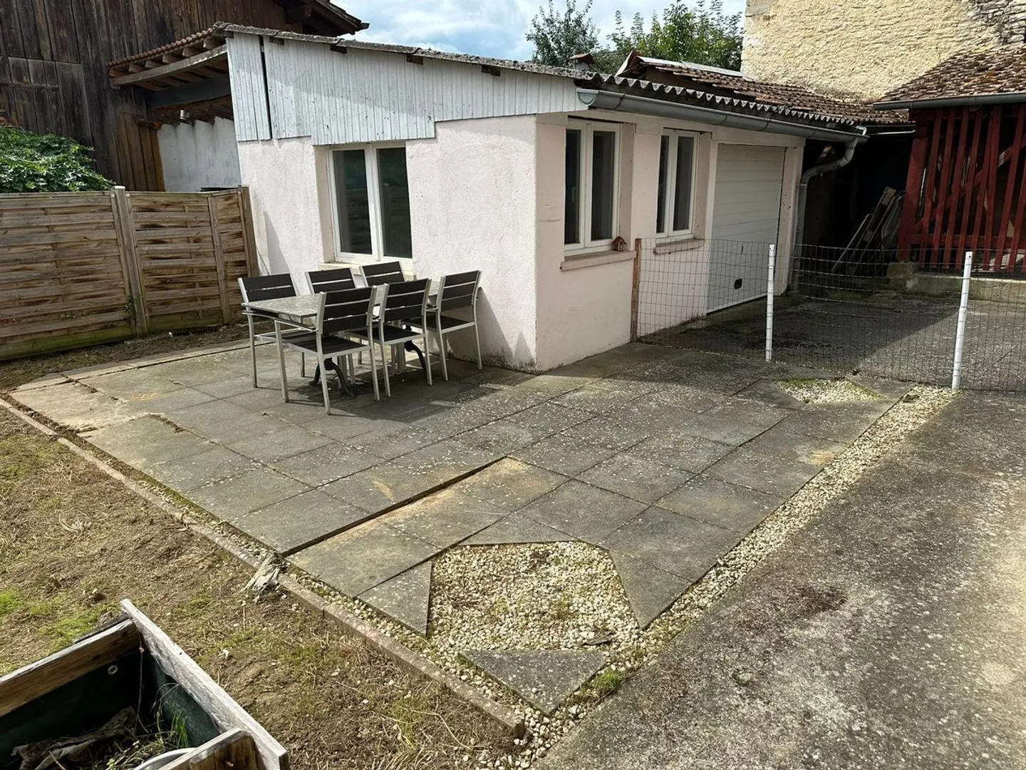 Großes Gebäude mit 3 Wohnungen - Foto 3 von 13