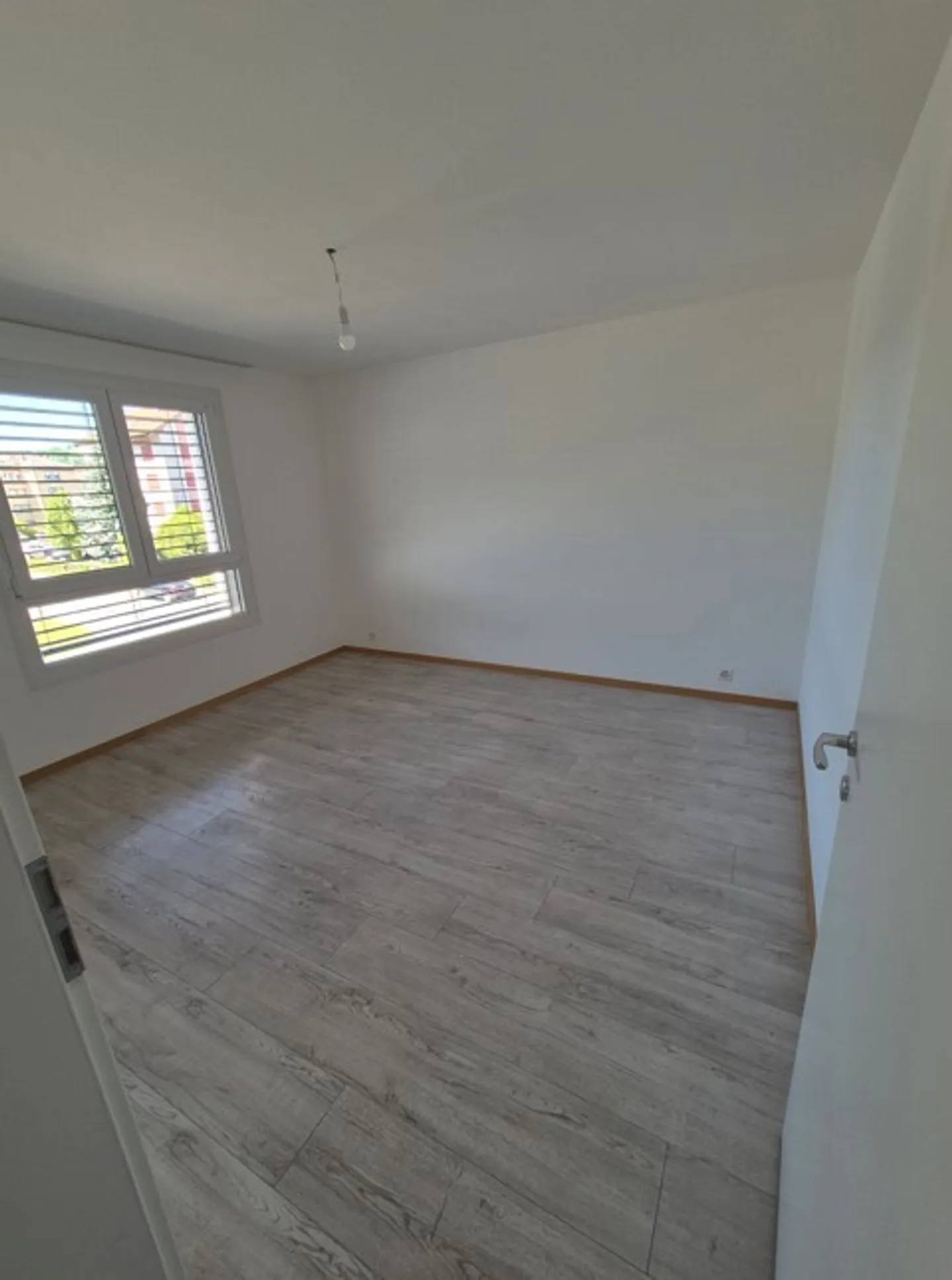 Renovated 3.5-room apartment on the 2nd floor - Photo 5 of 7