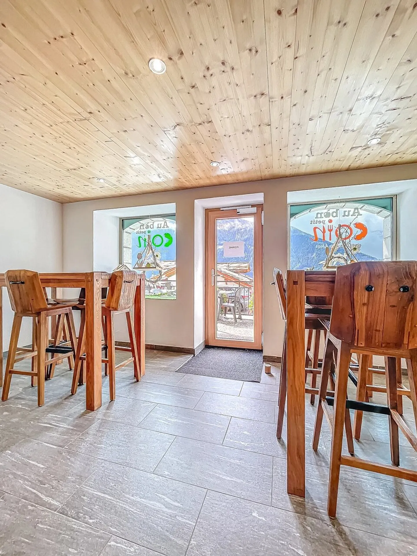 Ristorante ristrutturato e affascinante in un villaggio autentico - Foto 3 di 10