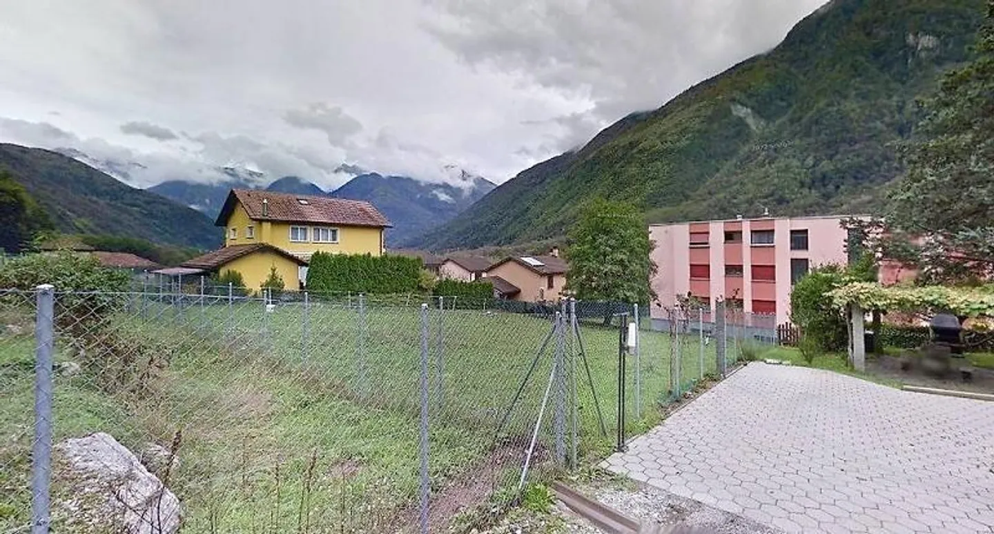 Flat building land of 687 m2 Zone R3 in a very sunny, quiet location... - Photo 1 of 14