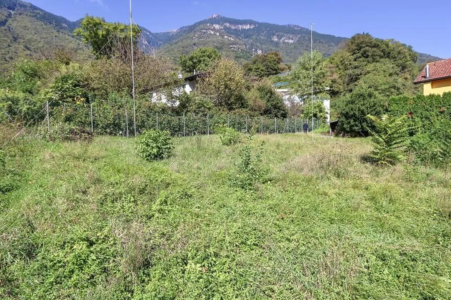 Flat building land of 687 m2 Zone R3 in a very sunny, quiet location... - Photo 4 of 14