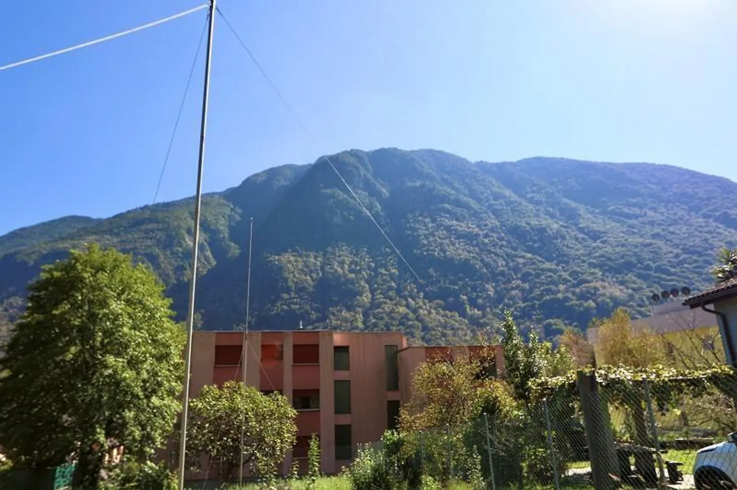 Flat building land of 687 m2 Zone R3 in a very sunny, quiet location... - Photo 6 of 14