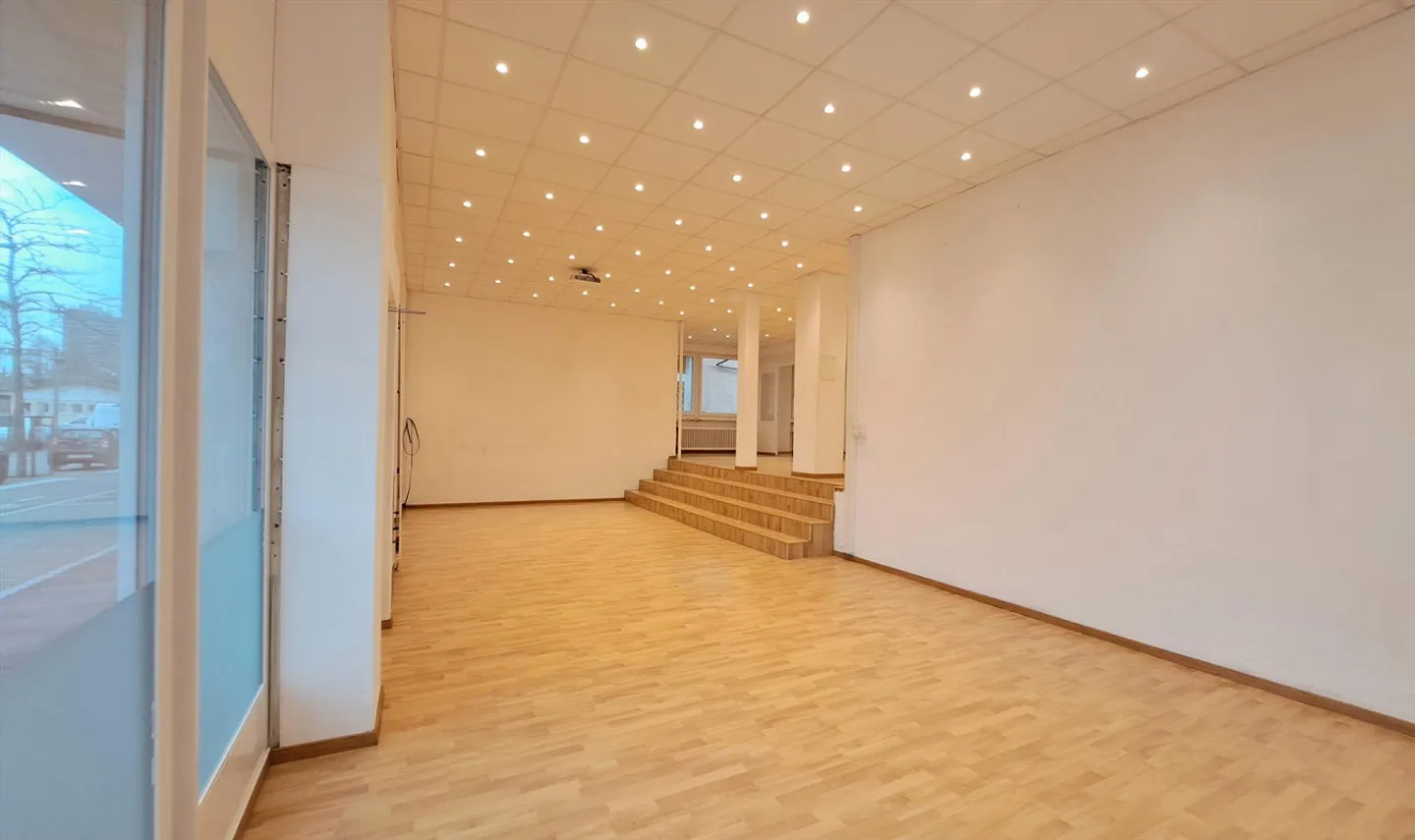 Pratique avec vitrine à la gare / salle de formation / bureau paysager - Photo 2 sur 10