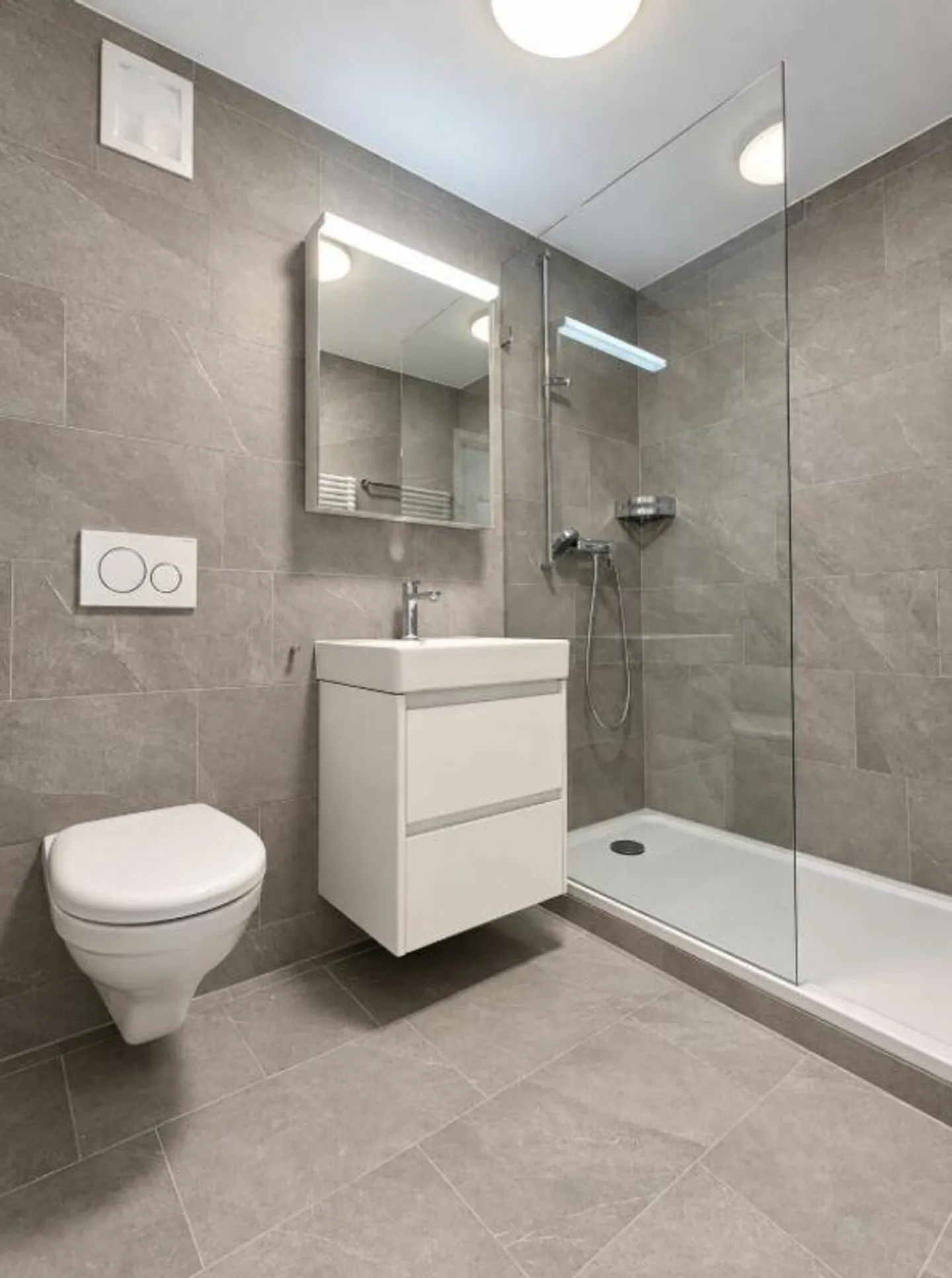 Newly renovated and ready for your new home - Photo 4 of 6