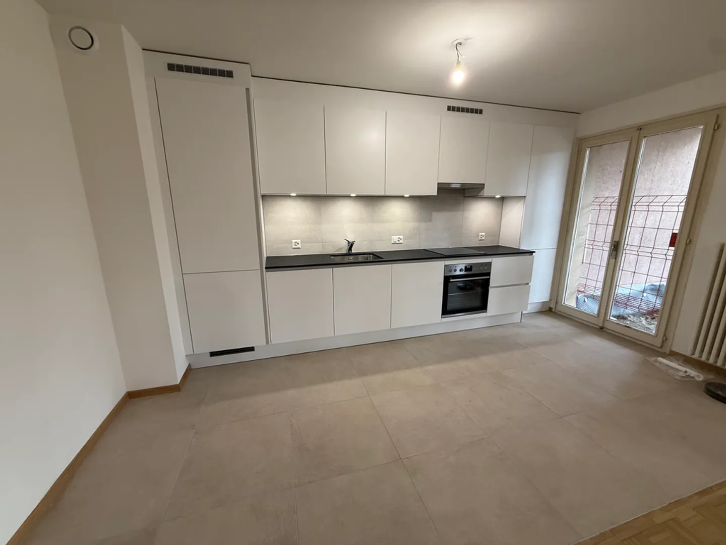 Appartamento di 4 locali completamente ristrutturato n. 01 al piano terra - Foto 2 di 7