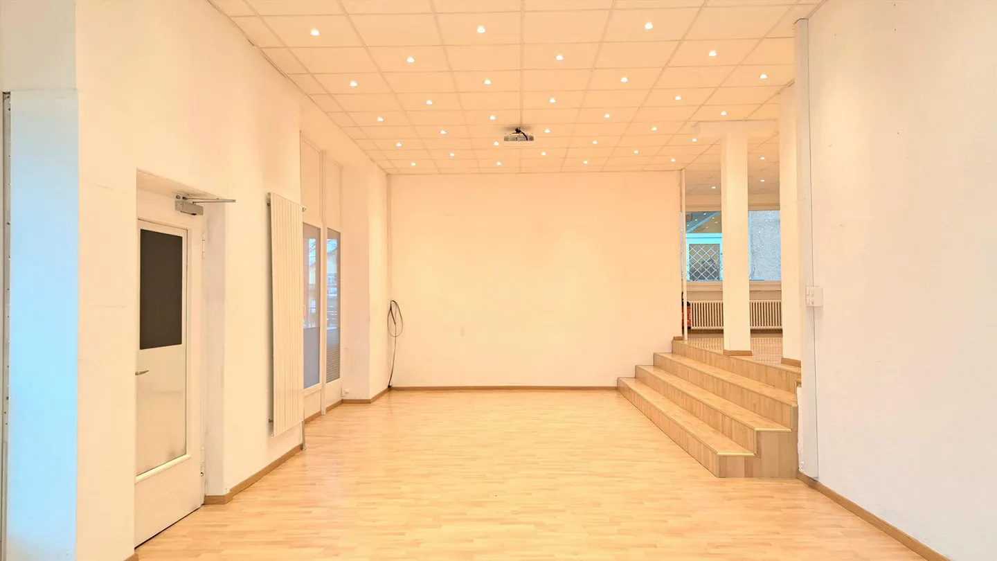 Pratique avec vitrine à la gare / salle de formation / bureau paysager - Photo 9 sur 10