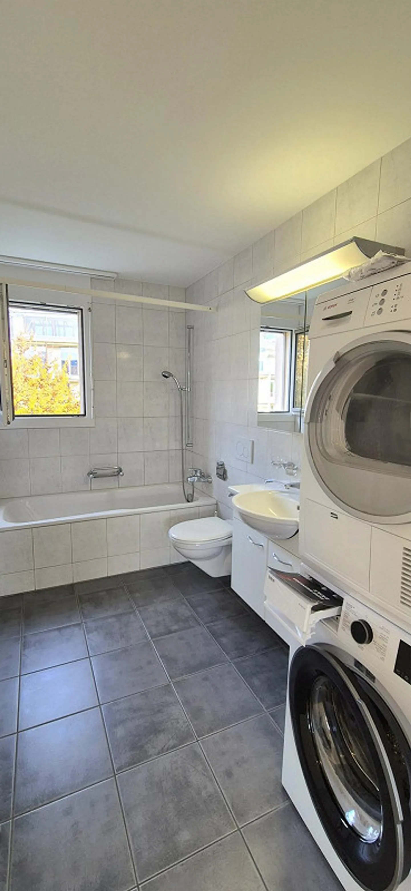 Luminoso appartamento di 4 stanze in una zona residenziale tranquilla - Foto 5 di 7