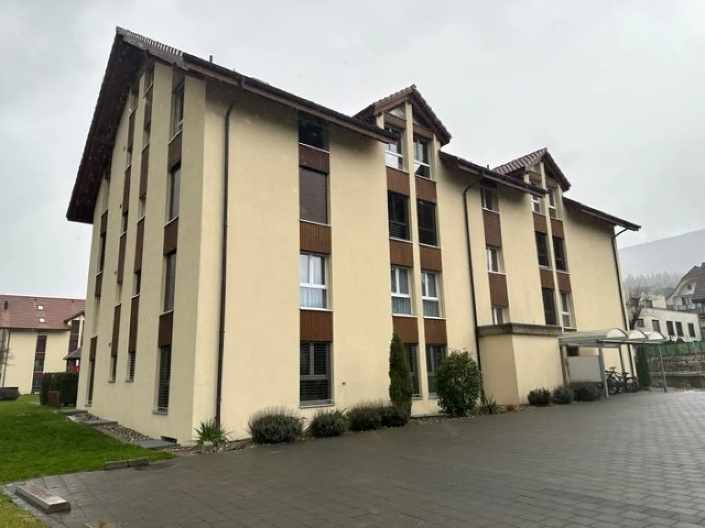 Schöne Kleinwohnung mit Sitzplatz - Photo 1 sur 11