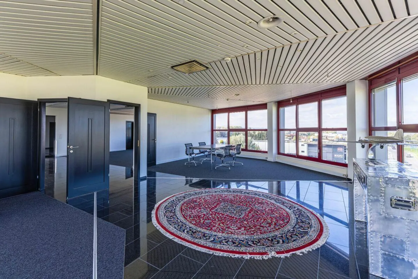 Büro mit aussergewöhnlichem Ausblick - Foto 2 von 6