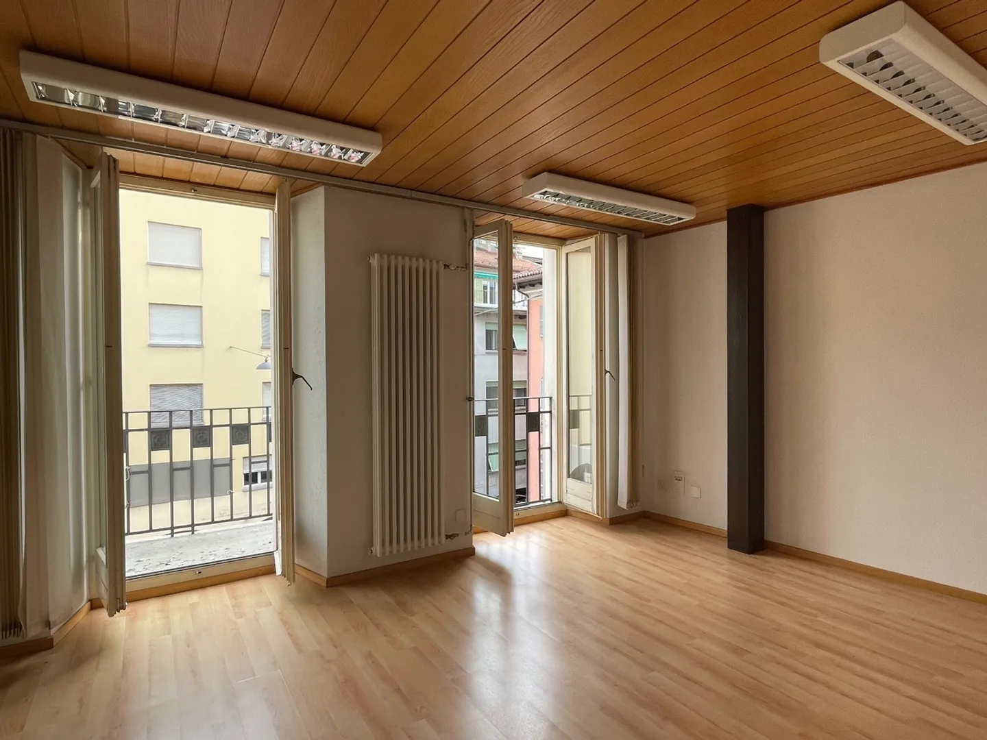 BUREAUX EN CENTRE-VILLE - PIAZZA CIOCCARO - Photo 2 sur 7