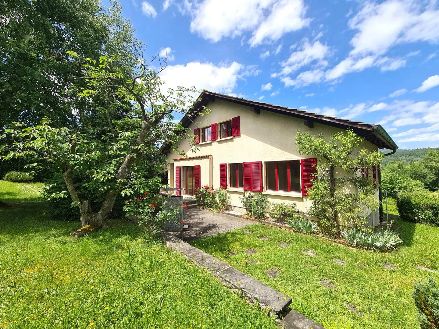 BASSECOURT - Charmante Villa mit 6,5 Zimmern zur Renovierung ideal gelegen auf - Foto 1 von 30