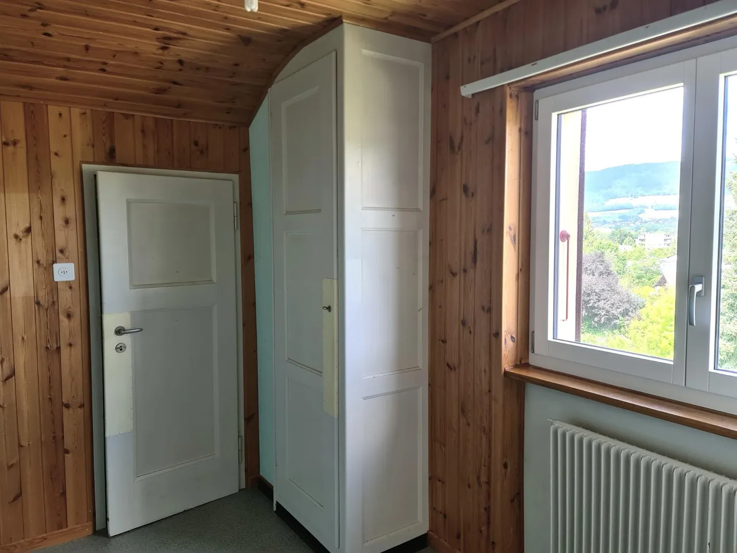 BASSECOURT - Charmante Villa mit 6,5 Zimmern zur Renovierung ideal gelegen auf - Foto 2 von 30
