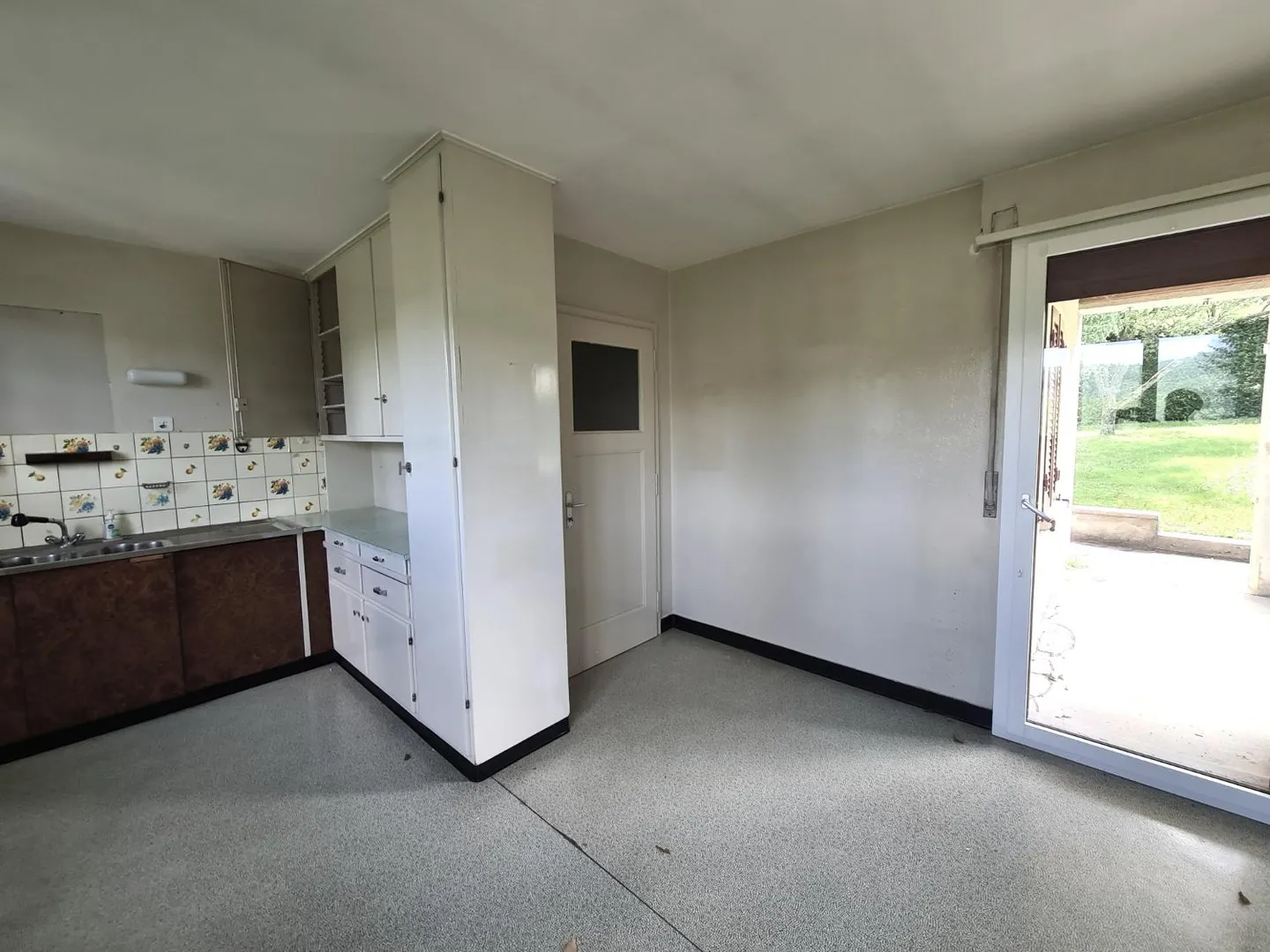 BASSECOURT - Charmante Villa mit 6,5 Zimmern zur Renovierung ideal gelegen auf - Foto 7 von 30