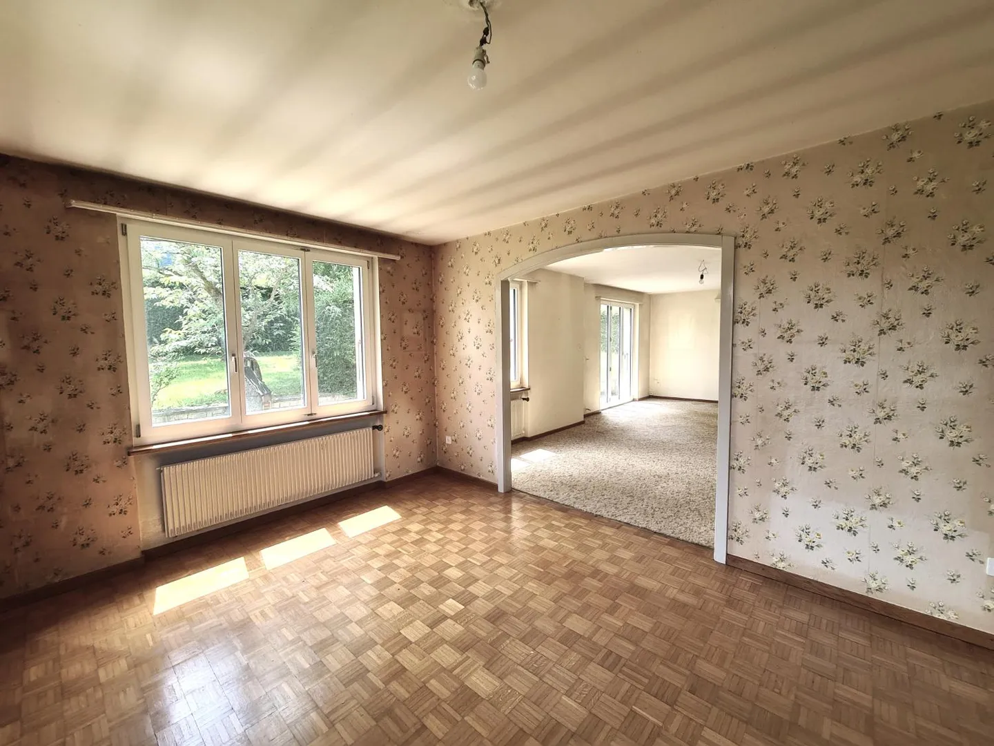 BASSECOURT - Charmante Villa mit 6,5 Zimmern zur Renovierung ideal gelegen auf - Foto 4 von 30