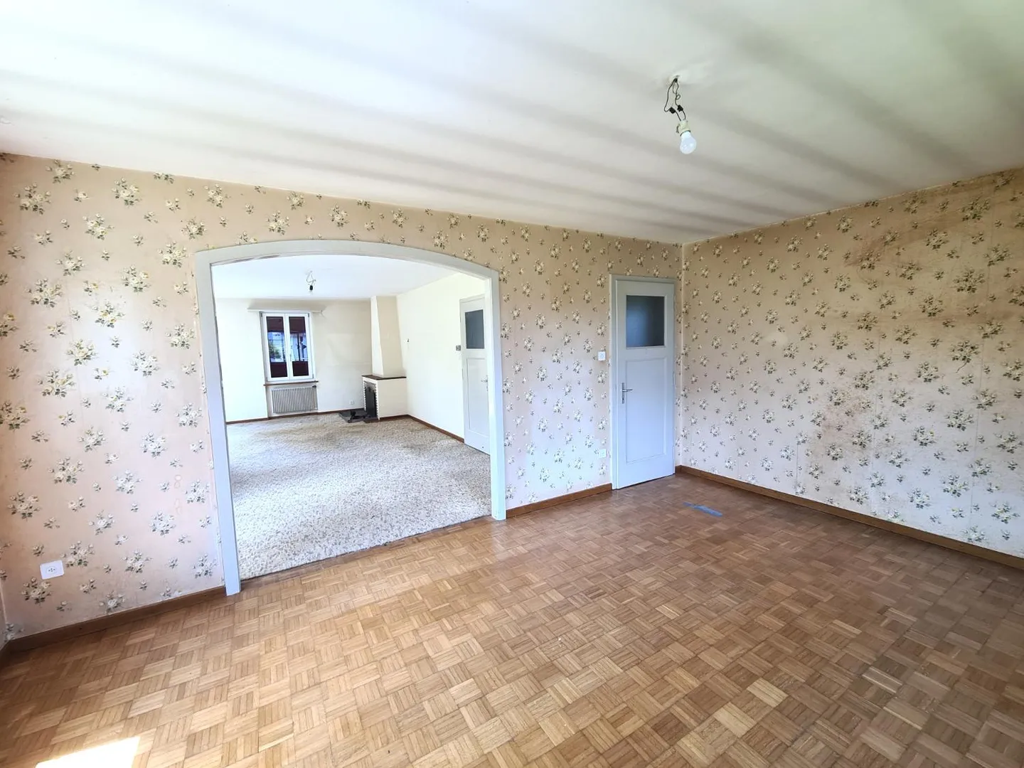 BASSECOURT - Charmante Villa mit 6,5 Zimmern zur Renovierung ideal gelegen auf - Foto 8 von 30