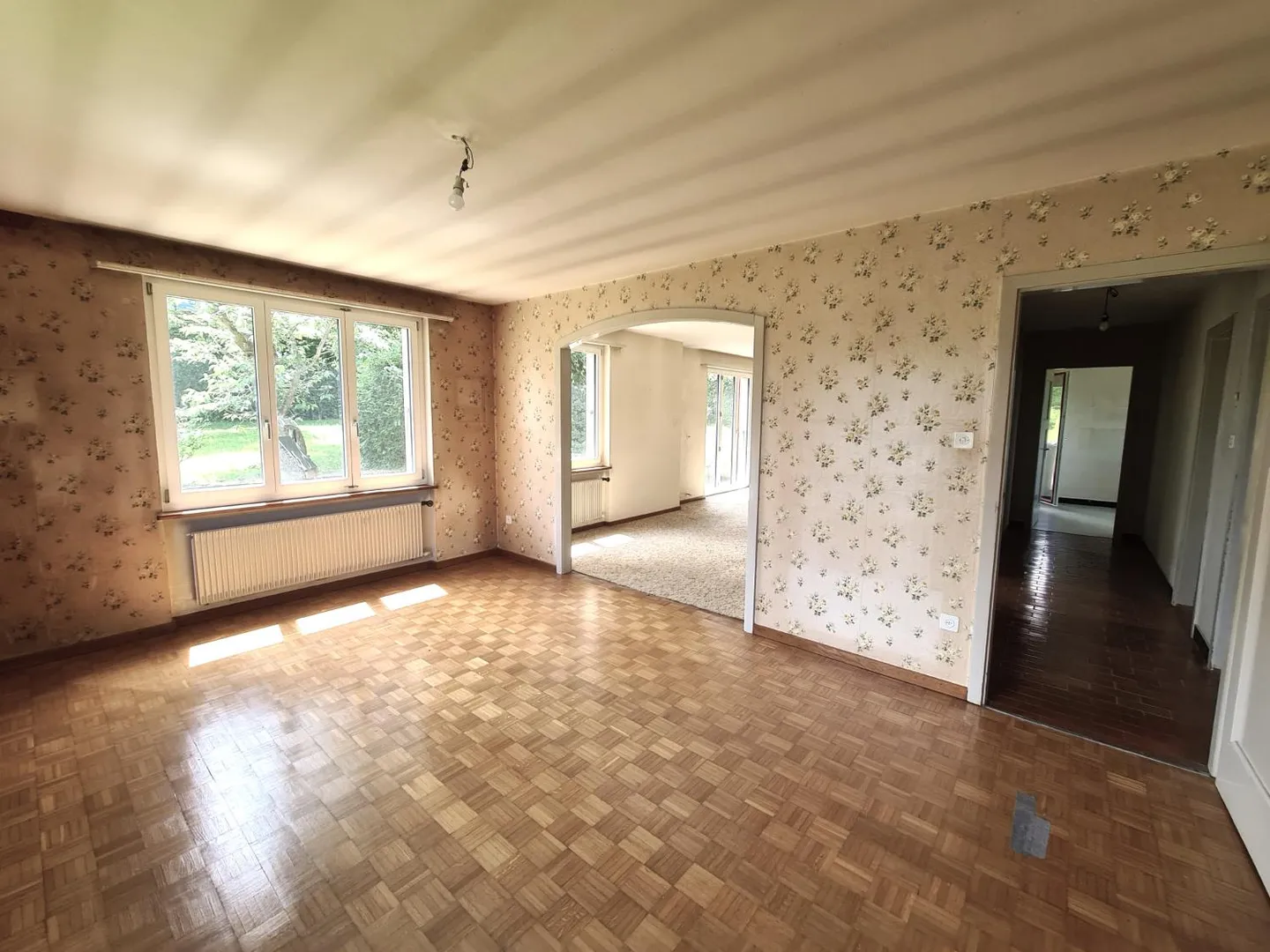 BASSECOURT - Charmante Villa mit 6,5 Zimmern zur Renovierung ideal gelegen auf - Foto 9 von 30