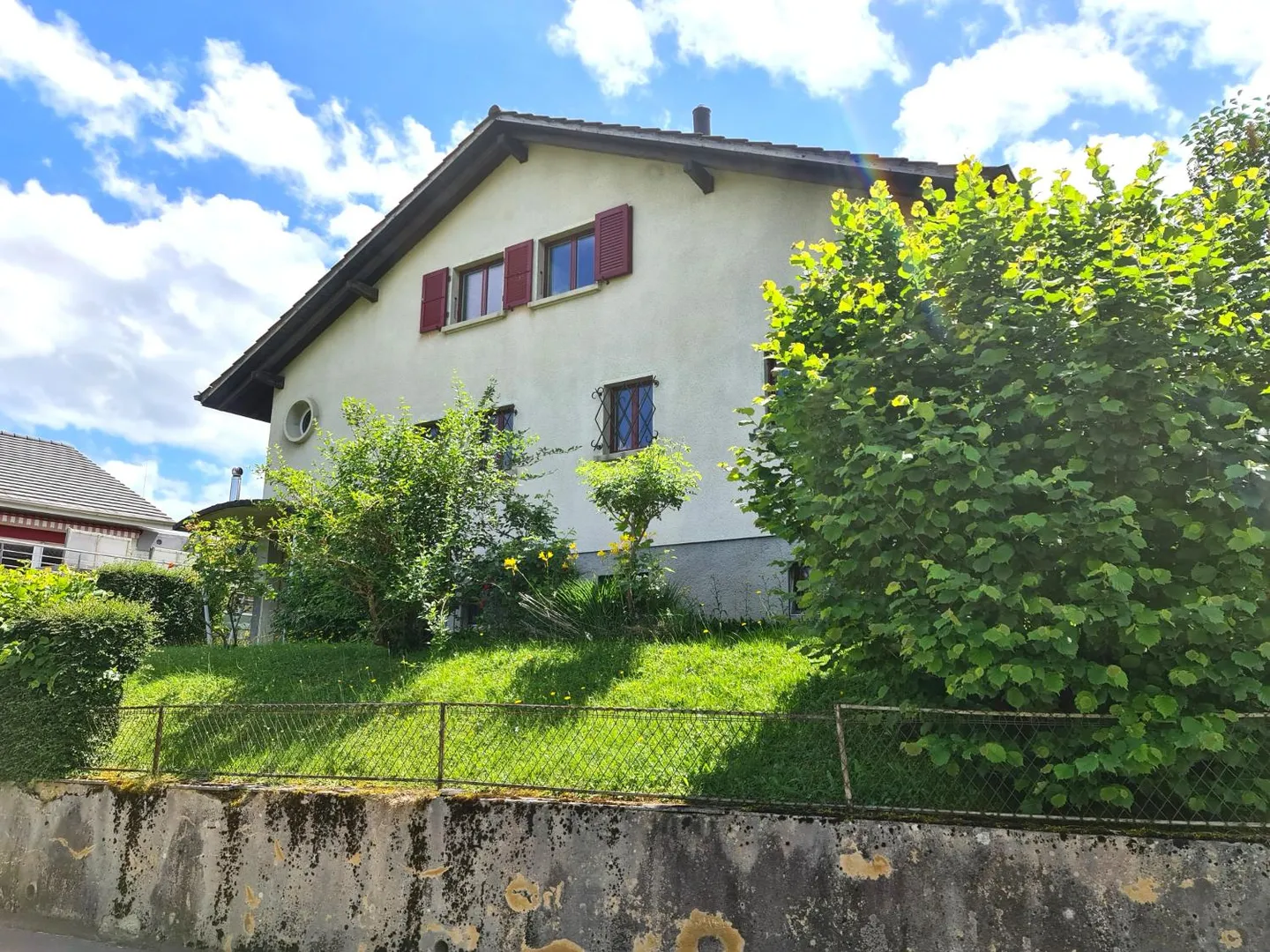 BASSECOURT - Charmante Villa mit 6,5 Zimmern zur Renovierung ideal gelegen auf - Foto 15 von 30