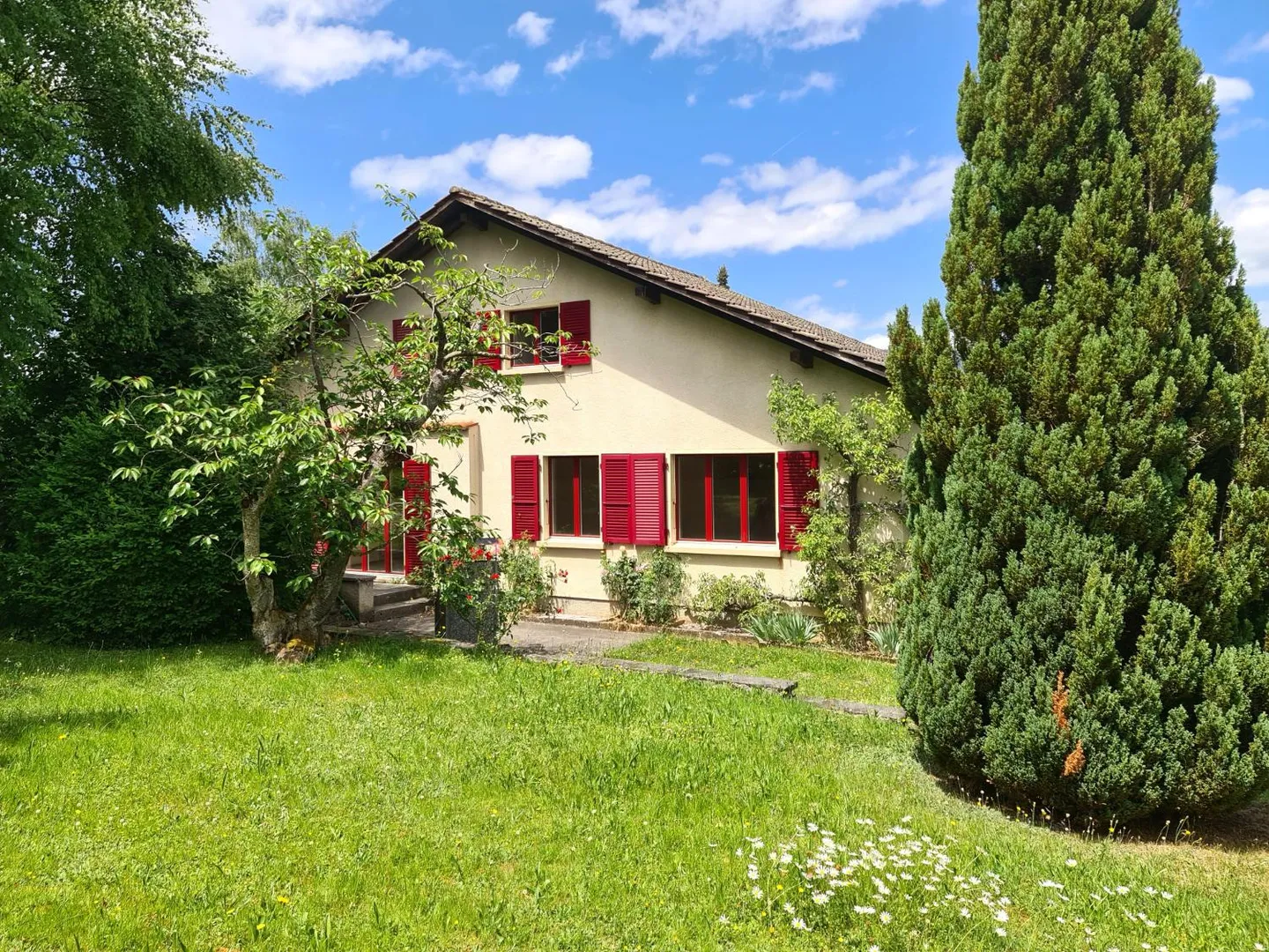 BASSECOURT - Charmante Villa mit 6,5 Zimmern zur Renovierung ideal gelegen auf - Foto 18 von 30