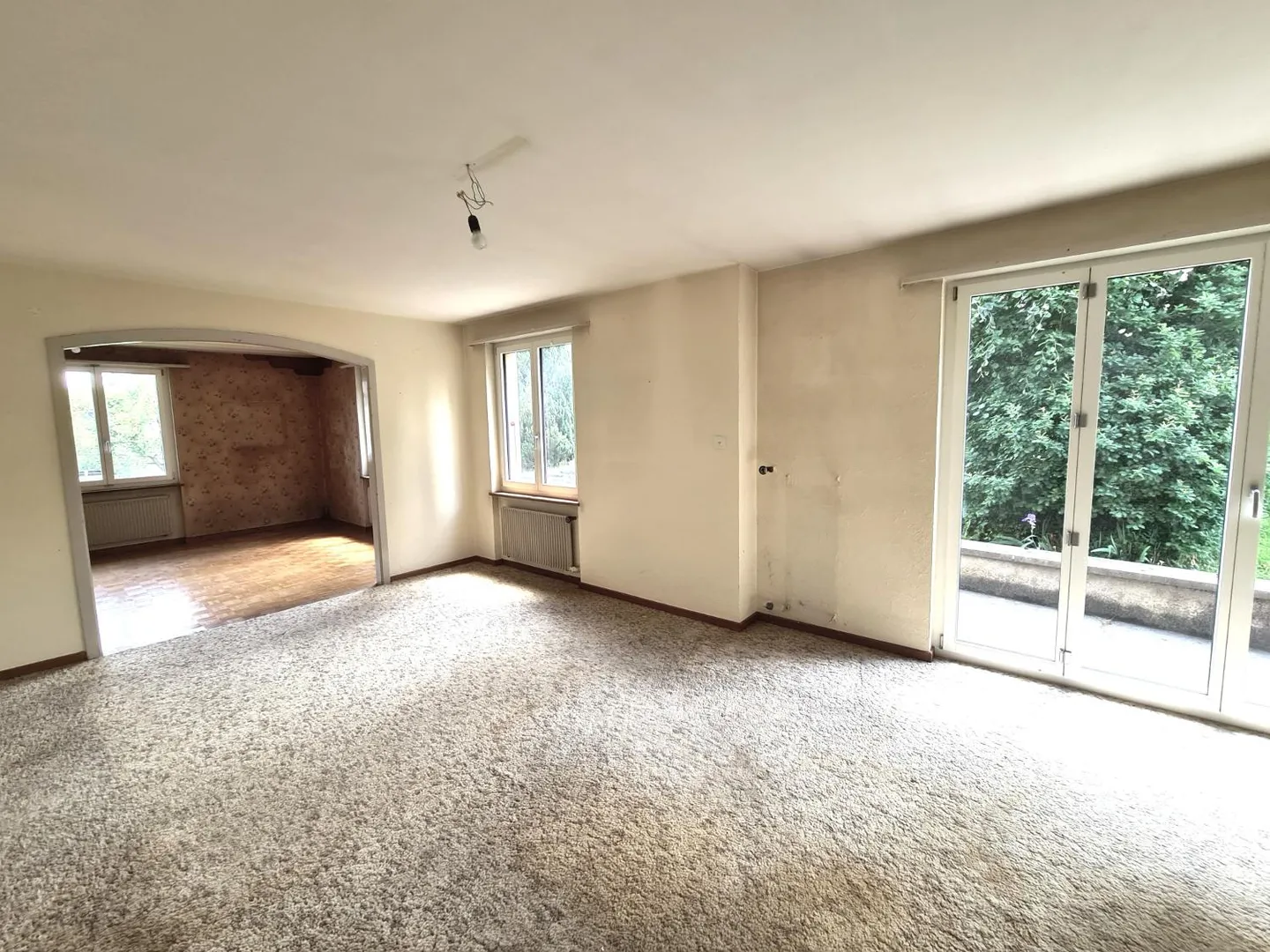 BASSECOURT - Charmante Villa mit 6,5 Zimmern zur Renovierung ideal gelegen auf - Foto 12 von 30